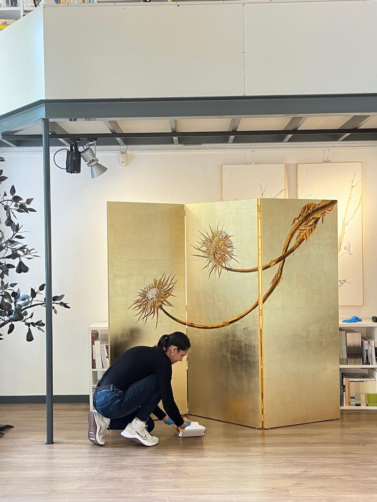 Gold thistle screen oil painted - self-supporting exclusive piece of furniture - Naturalistic Painting by Margherita Leoni