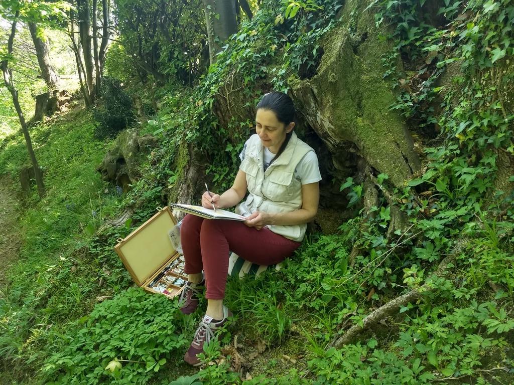 The artist has an elegant mark of nature, and the experience of working en plein air allows her to capture emotions that would otherwise not be possible. 

She is considered Italy's best botanical artist and collaborates with many botanical gardens