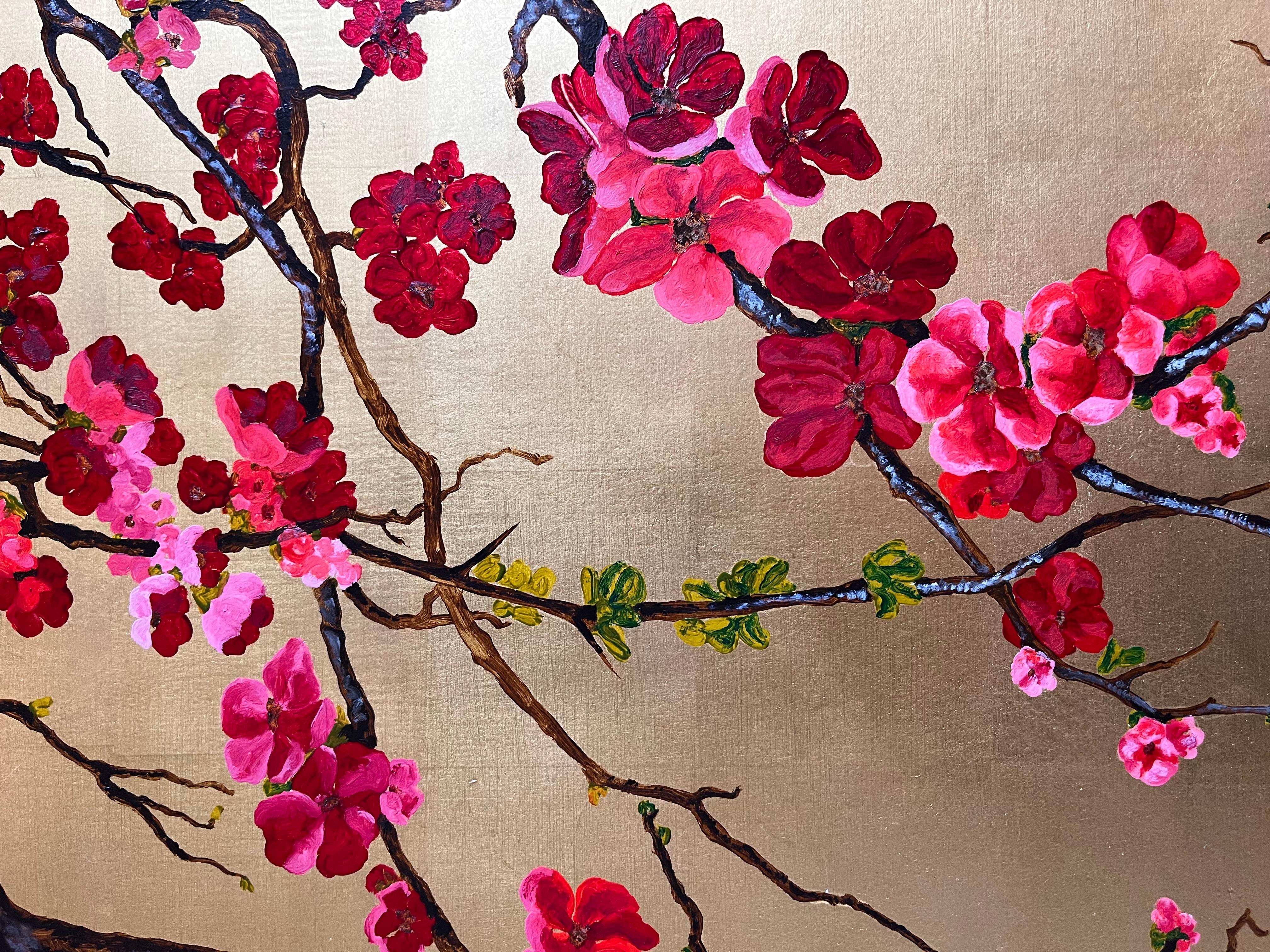 Cydonia roja en flor rodeada de mariposas sobre fondo dorado - Figurative Painting Brown de Margherita Leoni