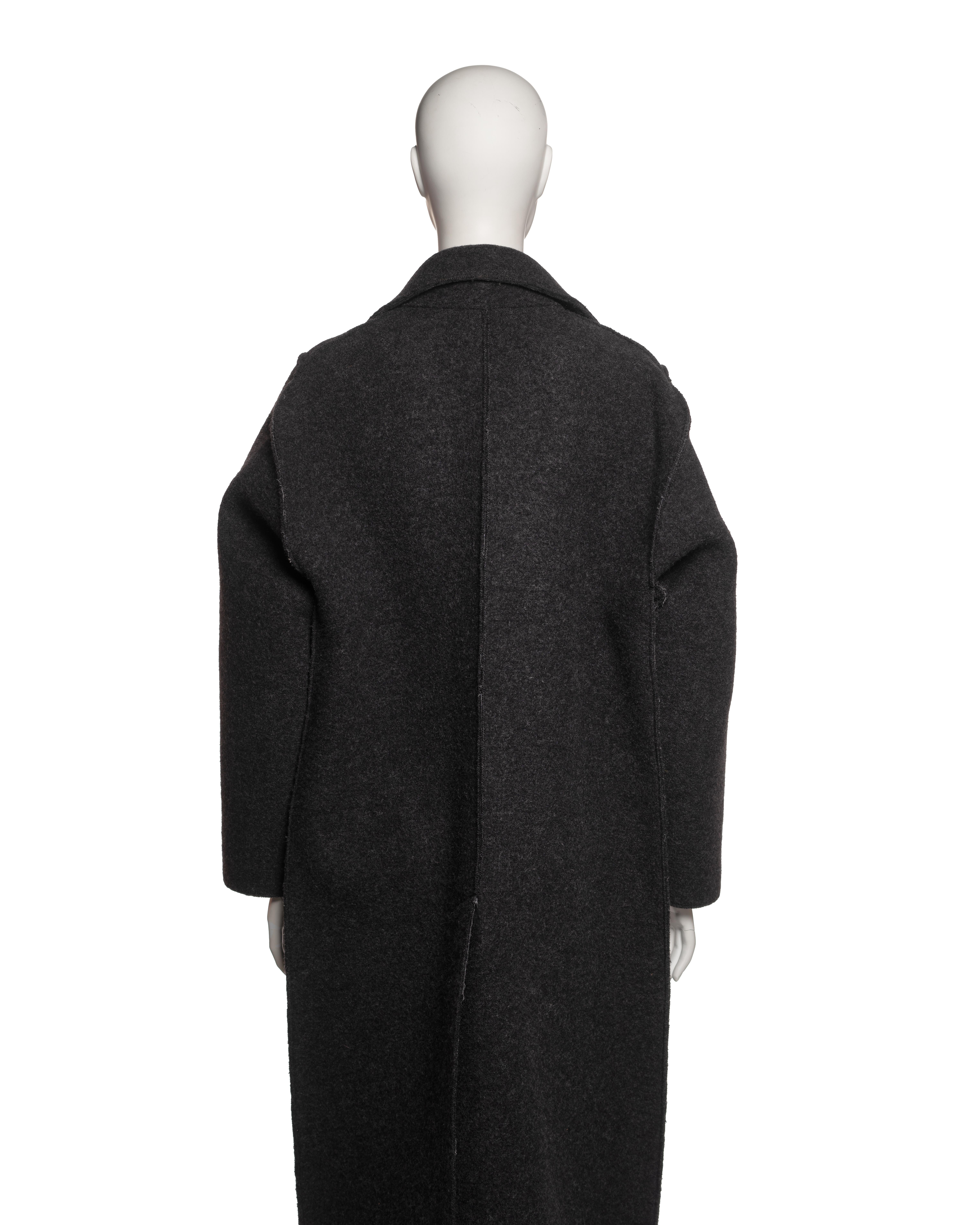 Margiela Manteau long plat en laine gris anthracite, FW 1998 en vente 7