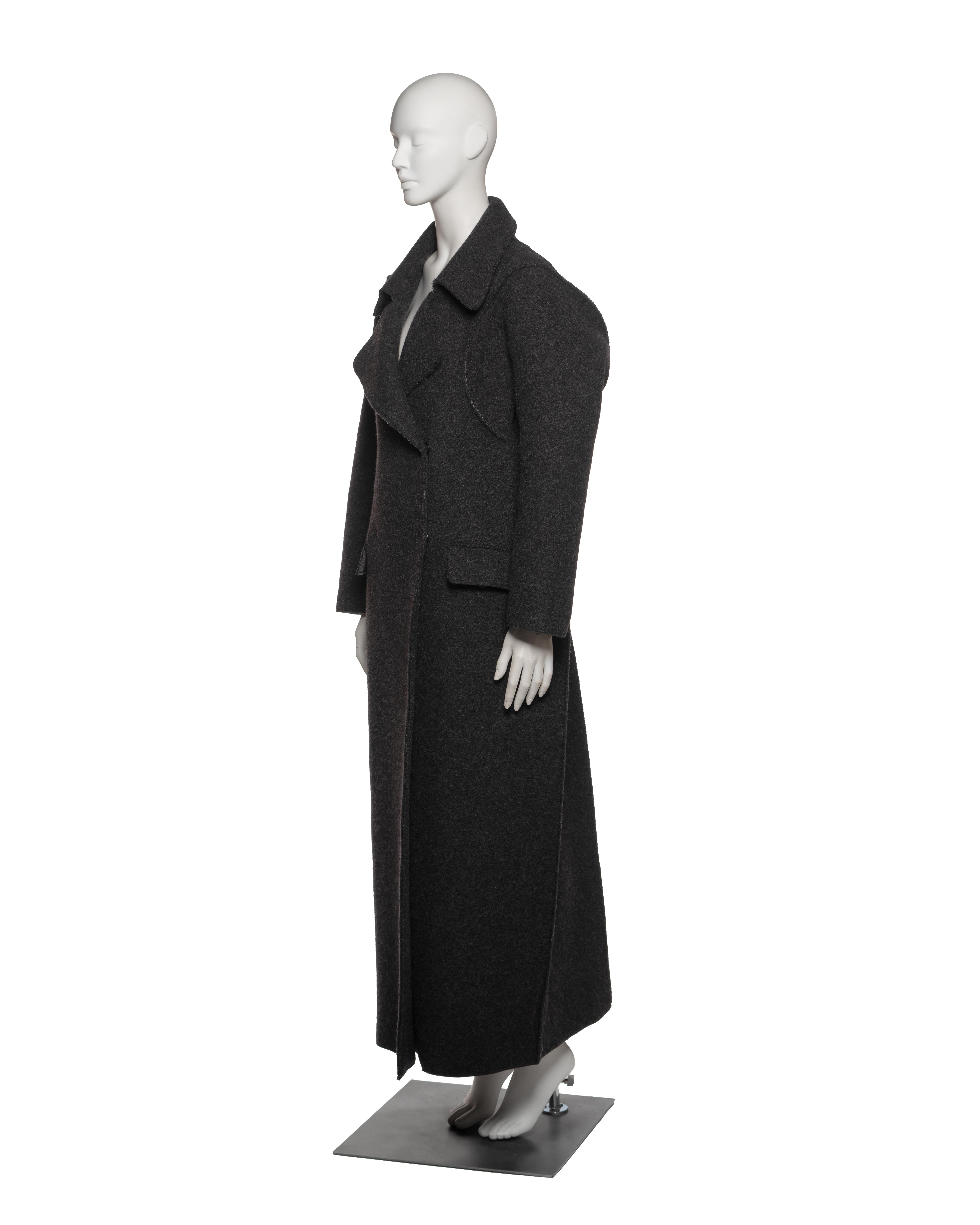 Margiela Manteau long plat en laine gris anthracite, FW 1998 en vente 10