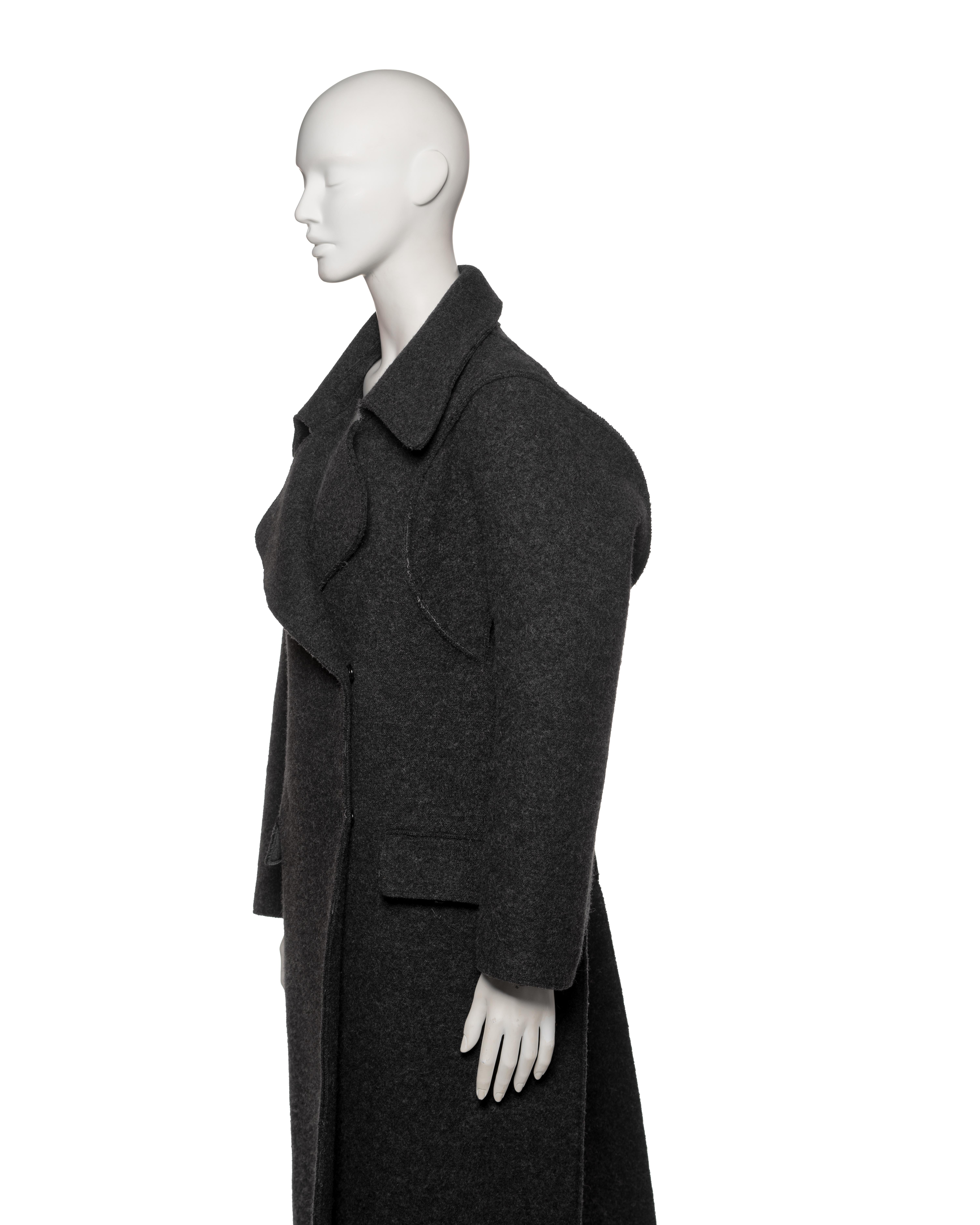 Margiela Manteau long plat en laine gris anthracite, FW 1998 en vente 11