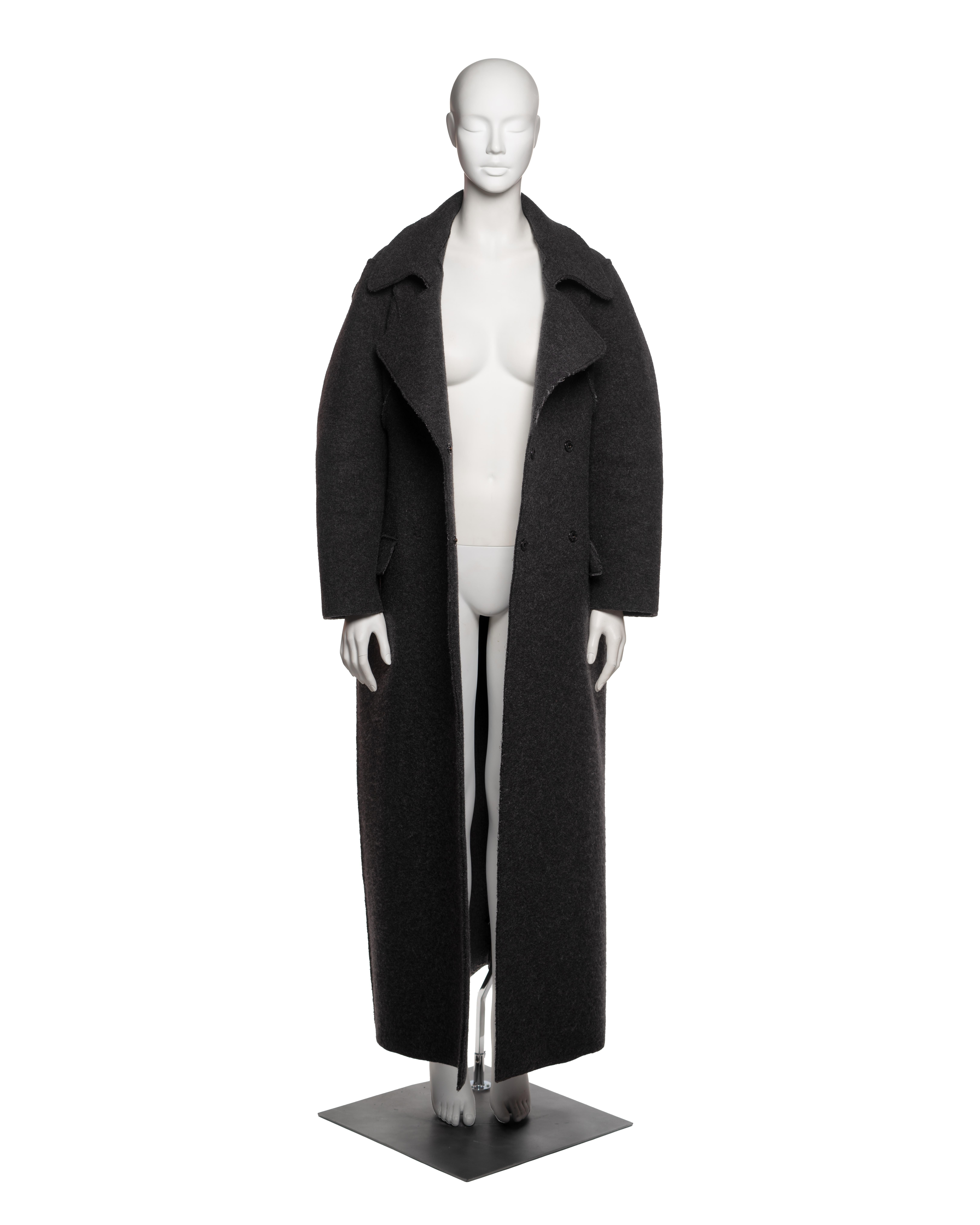 Margiela Manteau long plat en laine gris anthracite, FW 1998 en vente 12