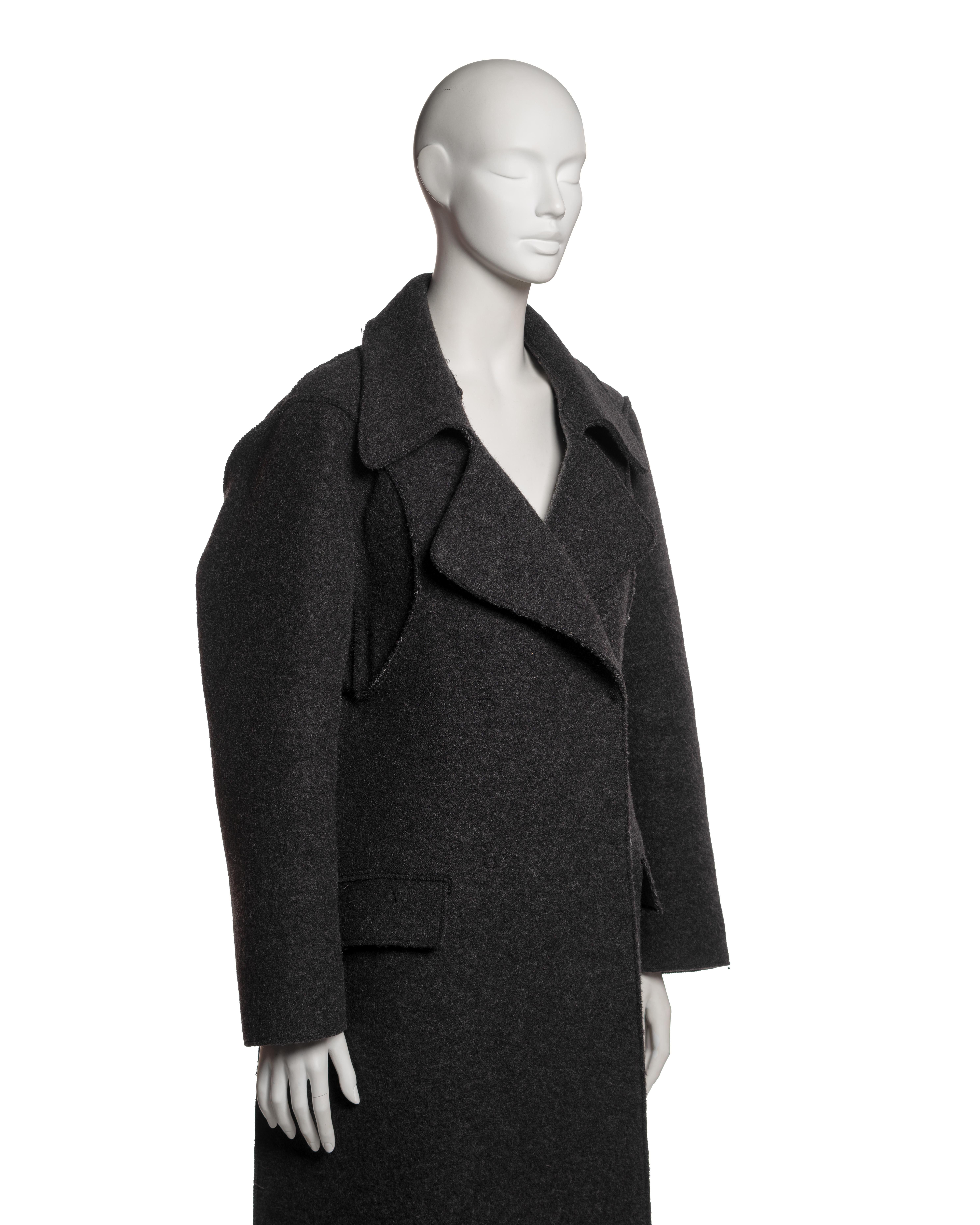 Margiela Manteau long plat en laine gris anthracite, FW 1998 en vente 2