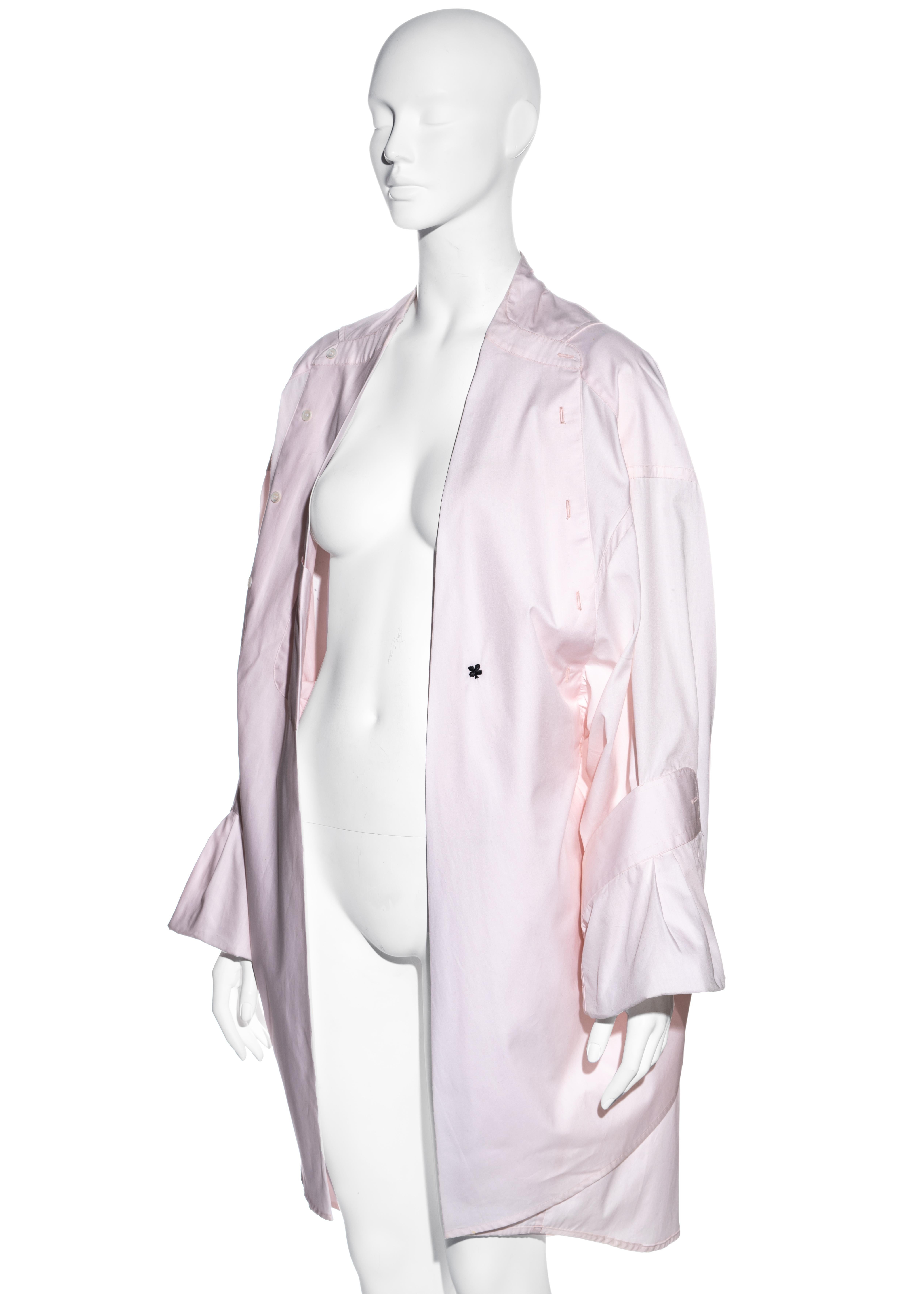 ▪ Martin Margiela pink oversized shirt 
▪ 100% Cotton
▪ Oversized fit 
▪ Deconstructed design with sewn folds 
▪ Embroidered four-leaf clover 
▪ Size Medium
▪ Spring-Summer 2001