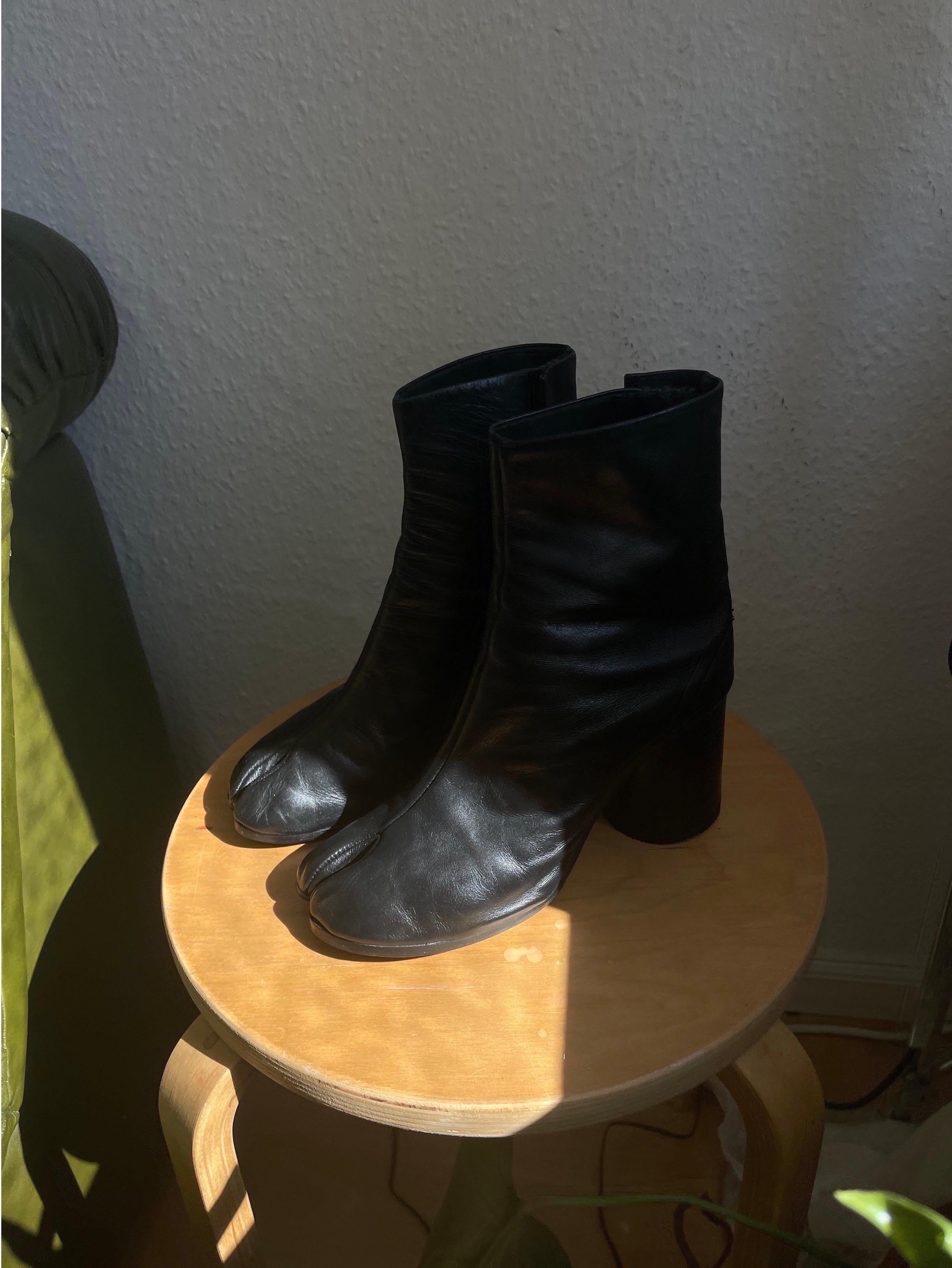 Women's or Men's Margiela Tabi Boots Black 1990s Originals size 39 U.K. 6 For Sale