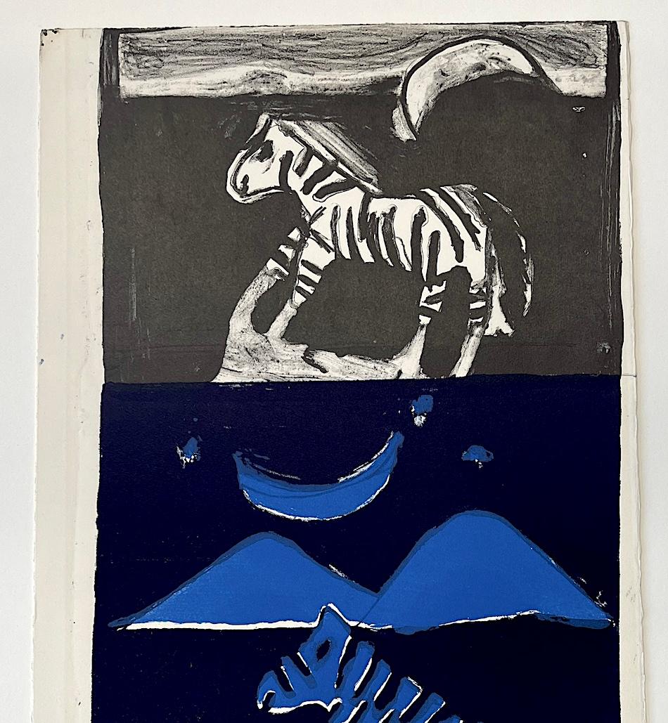 VOLVER A LA TIERRA es una litografía original dibujada a mano por la artista grabadora estadounidense Margo Humphrey, impresa con métodos litográficos manuales en papel de grabado Arches de archivo en 1968. BACK TO EARTH representa un paisaje