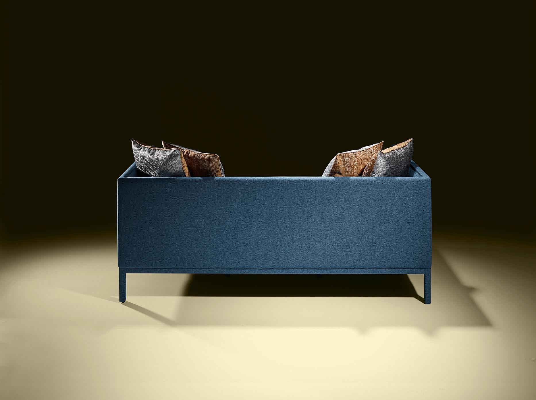 Sofá contemporáneo Margot con seis cojines y estructura integral tapizada.
Tejidos Lelievre en imágenes.
Almohadas incluidas.

A medida / Personalizable
Formas idénticas con diferentes tamaños y acabados.
Todos los colores RAL disponibles. (Mate /