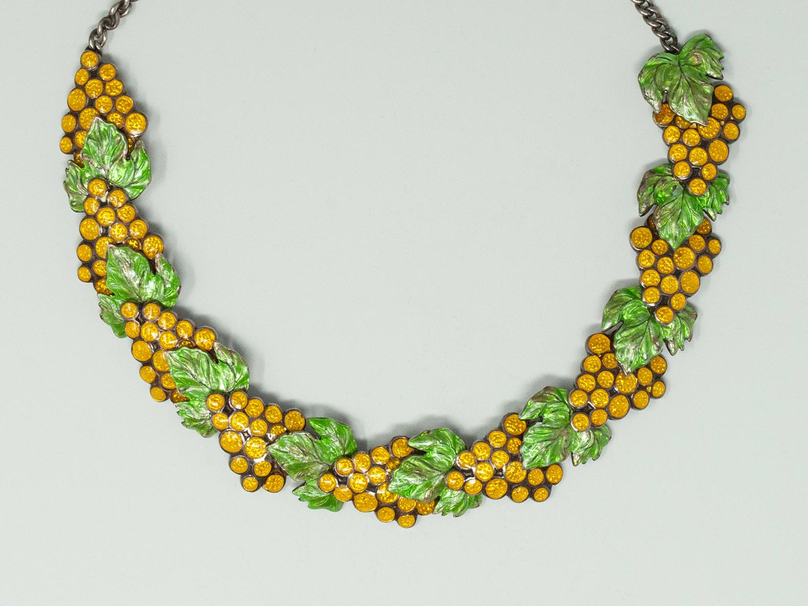 Margot De Taxco Collana di cloisonne e uva in argento In condizioni buone in vendita a Point Richmond, CA
