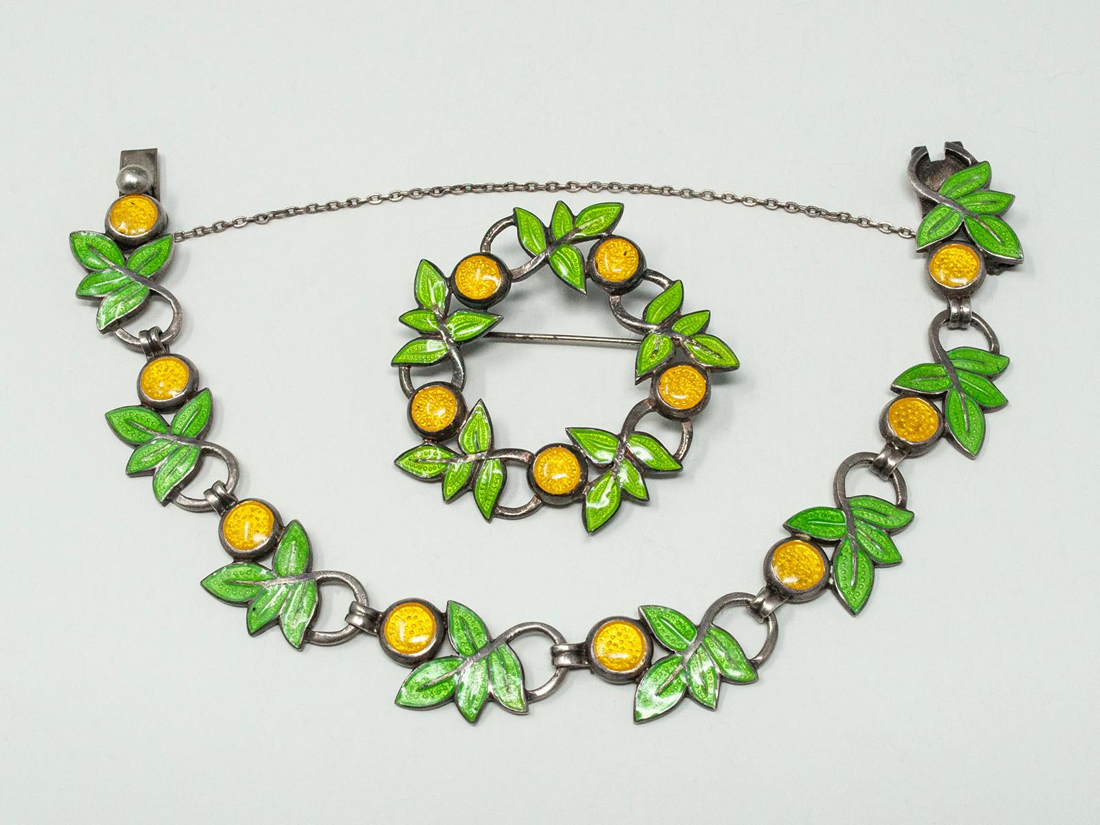 Margot de Taxco Cloisonne Lemon Bracelet, Brooch and Two Earrings Set im Zustand „Gut“ im Angebot in Point Richmond, CA