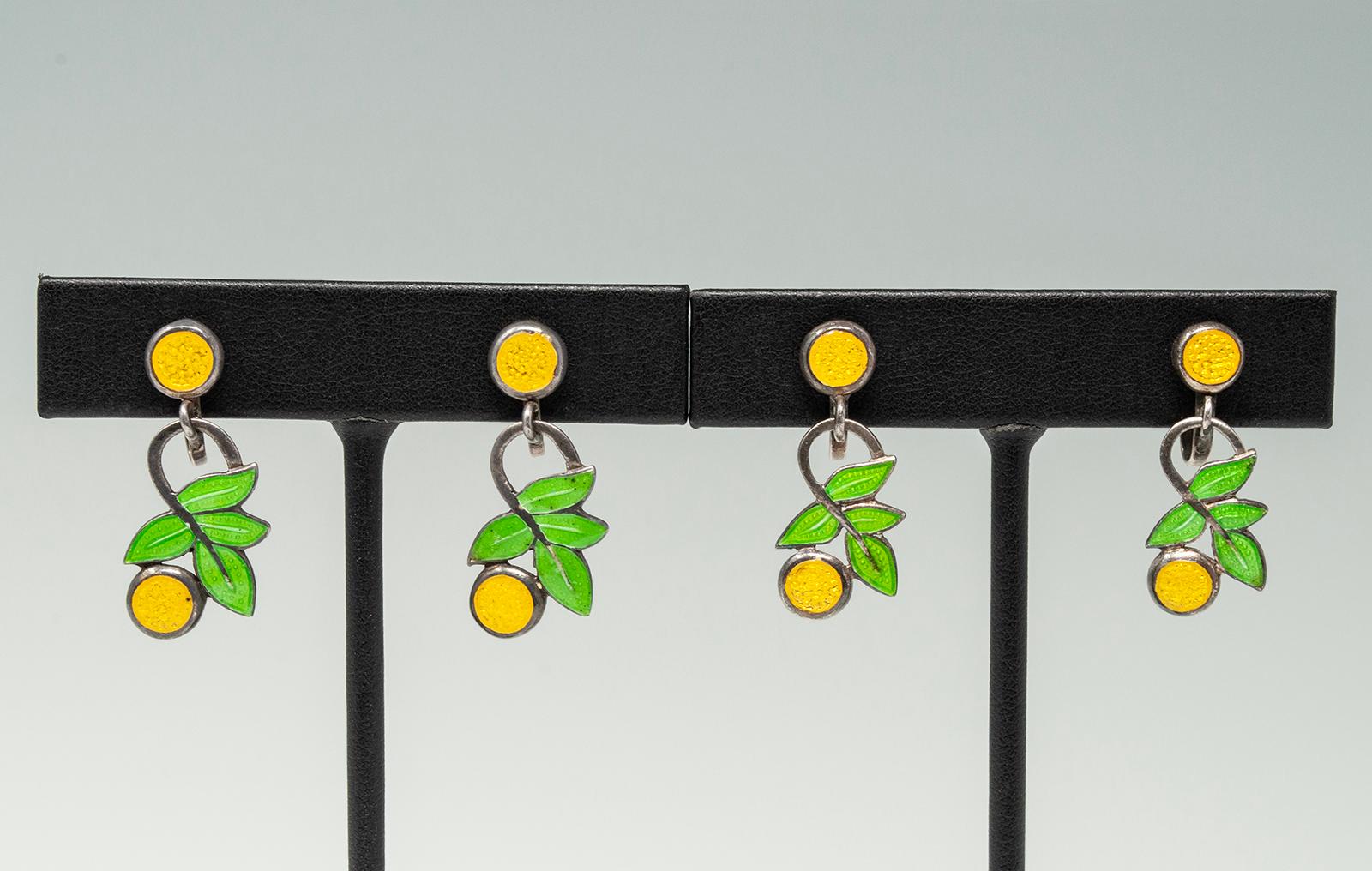 Margot de Taxco Cloisonne Lemon Bracelet, Brooch and Two Earrings Set Damen im Angebot