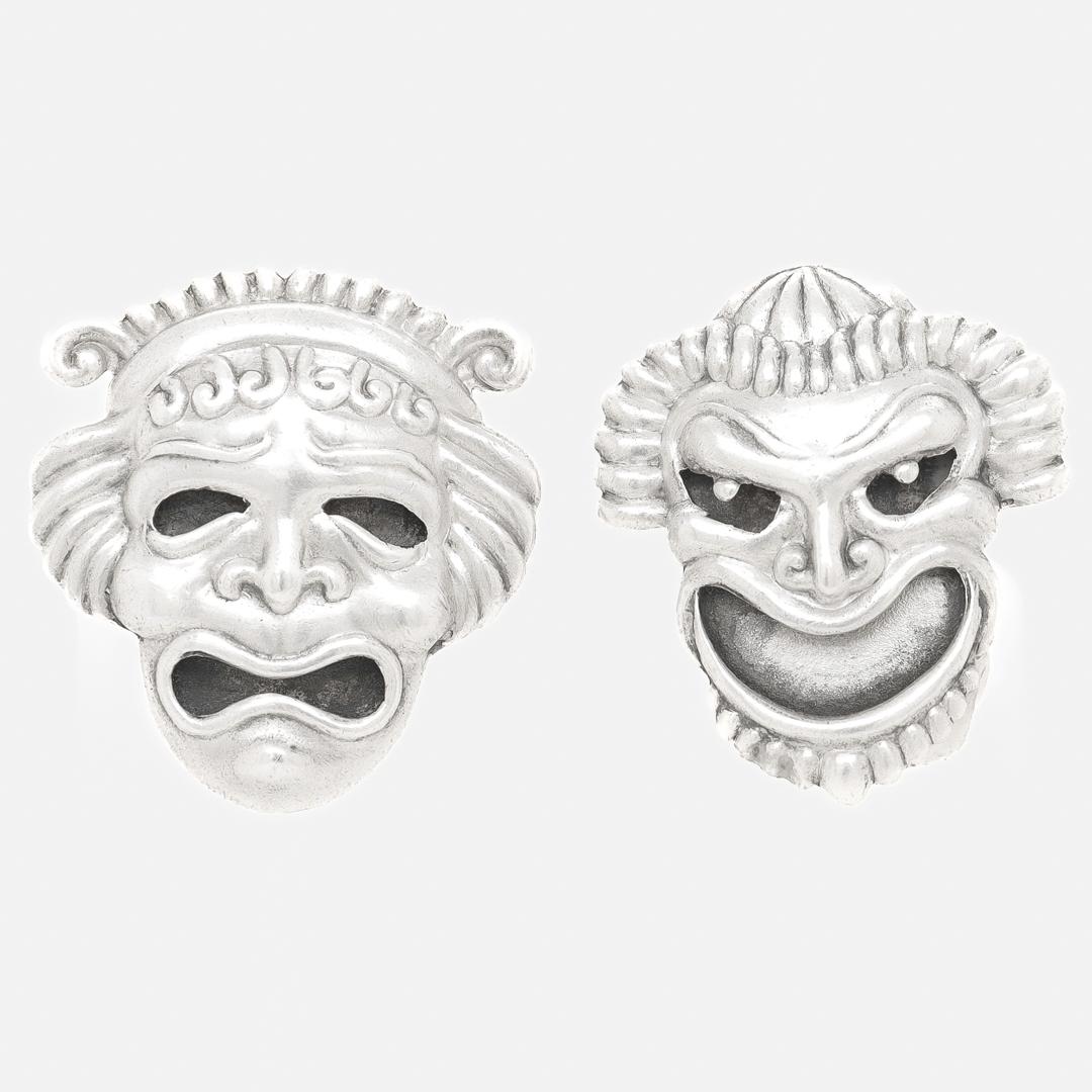 A fine pair of Mexican Modernist cufflinks.

By Margot de Taxco.

Each with masks of the Greek muses of Comedy & Tragedy.

Set with post (that are mounted on an angle) with toggle backs to the reverse.

Marked to the reverse with Margot de Taxco /