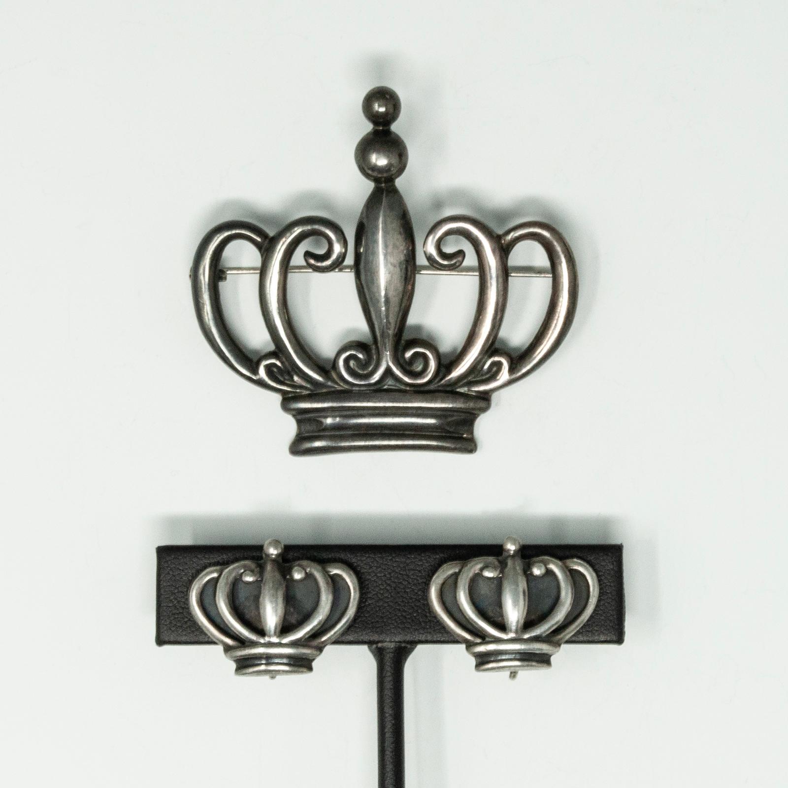 Margot de Taxco sterling silver crown brooch and earring set. The crown has a beautiful flowing swirl design. Marked: Margot de Taxco, 5129, sterling silver made in Mexico, with Margot's exclusive number 16 Eagle Mark.

Margot van Voorhies moved to