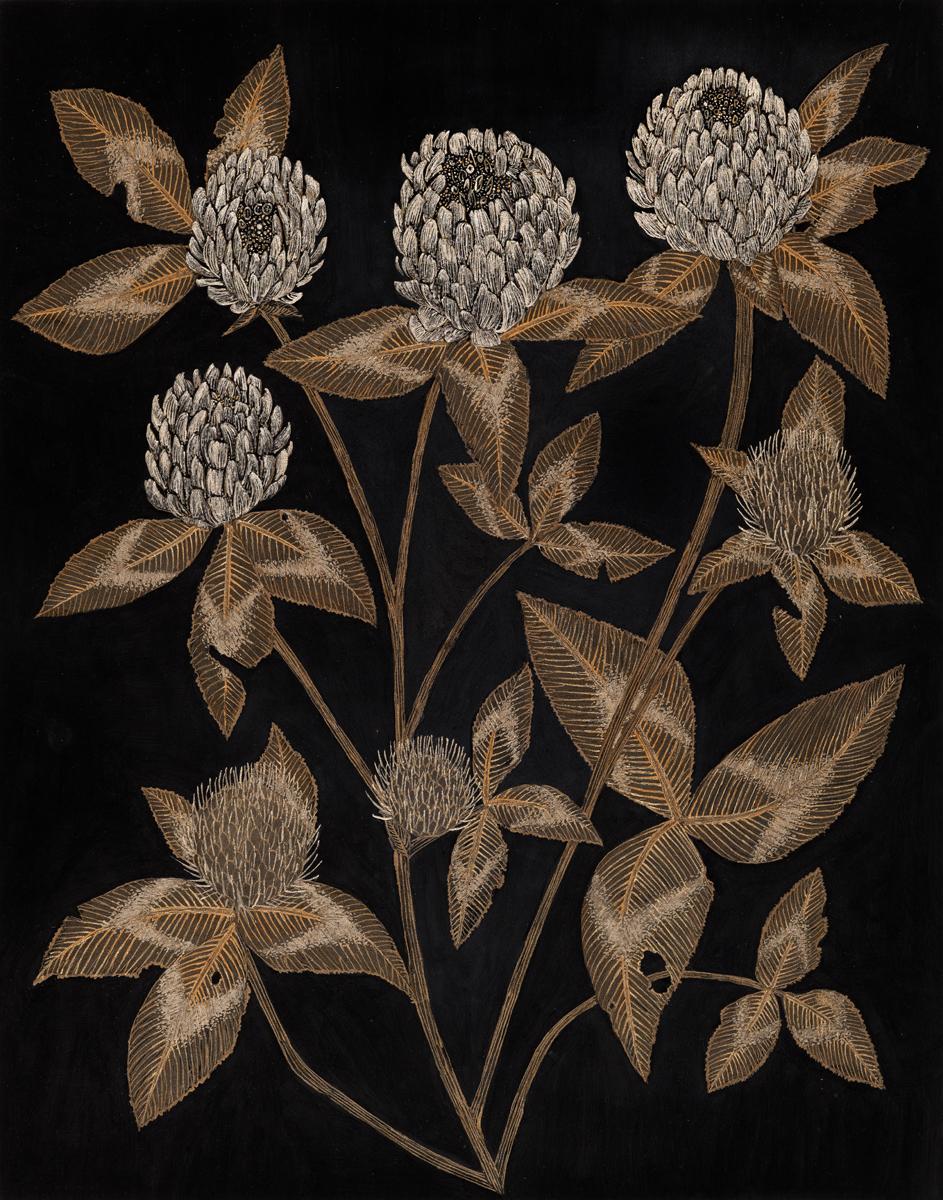Trifoglio due, foglie di trifoglio rosso metallizzato oro, stelo, botanica su nero - Painting di Margot Glass
