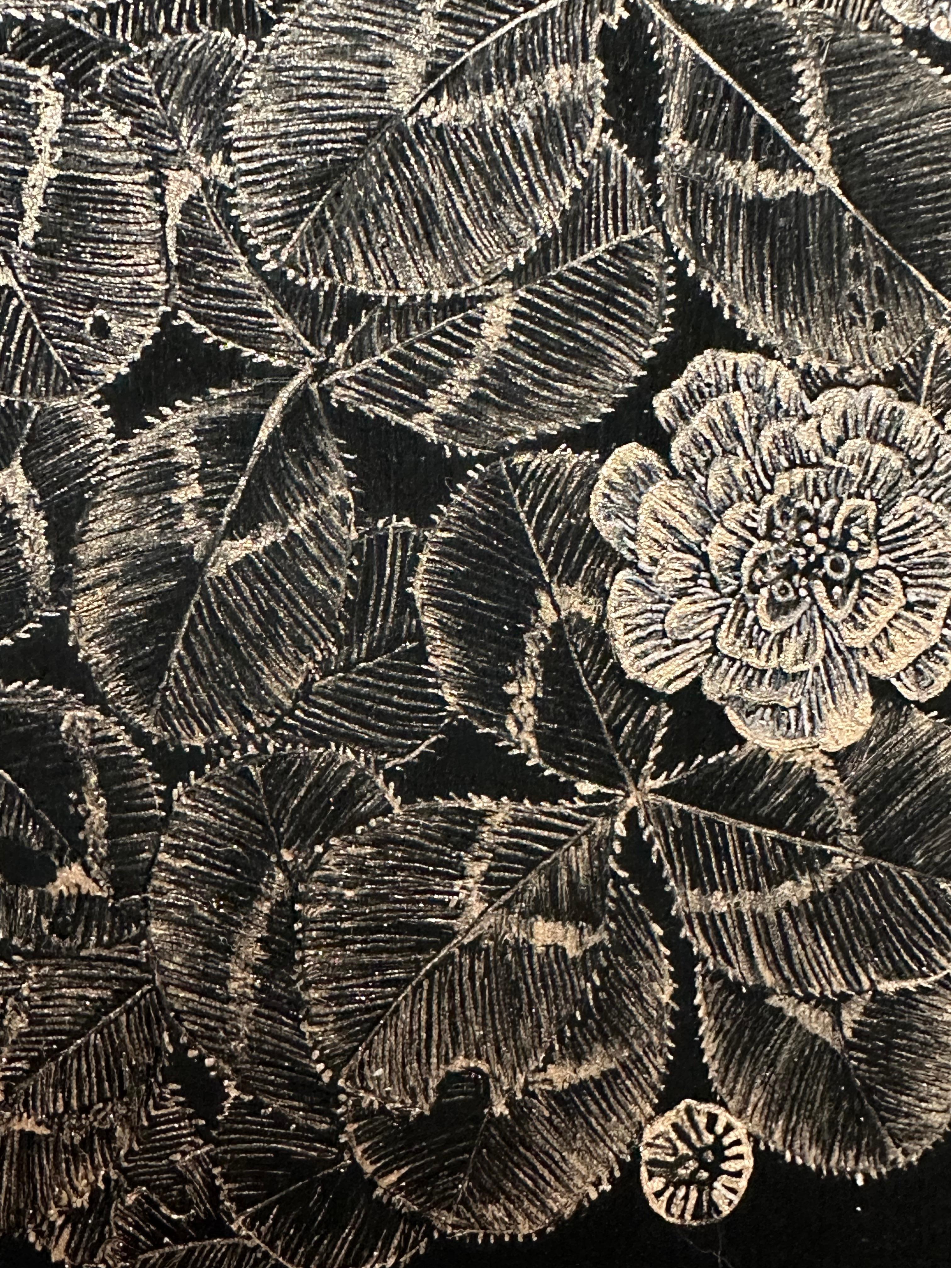 Kleeblatt, Metallic Rot Kleeblatt Pflanze, Stängel, Botanisch Auf Schwarz im Angebot 7