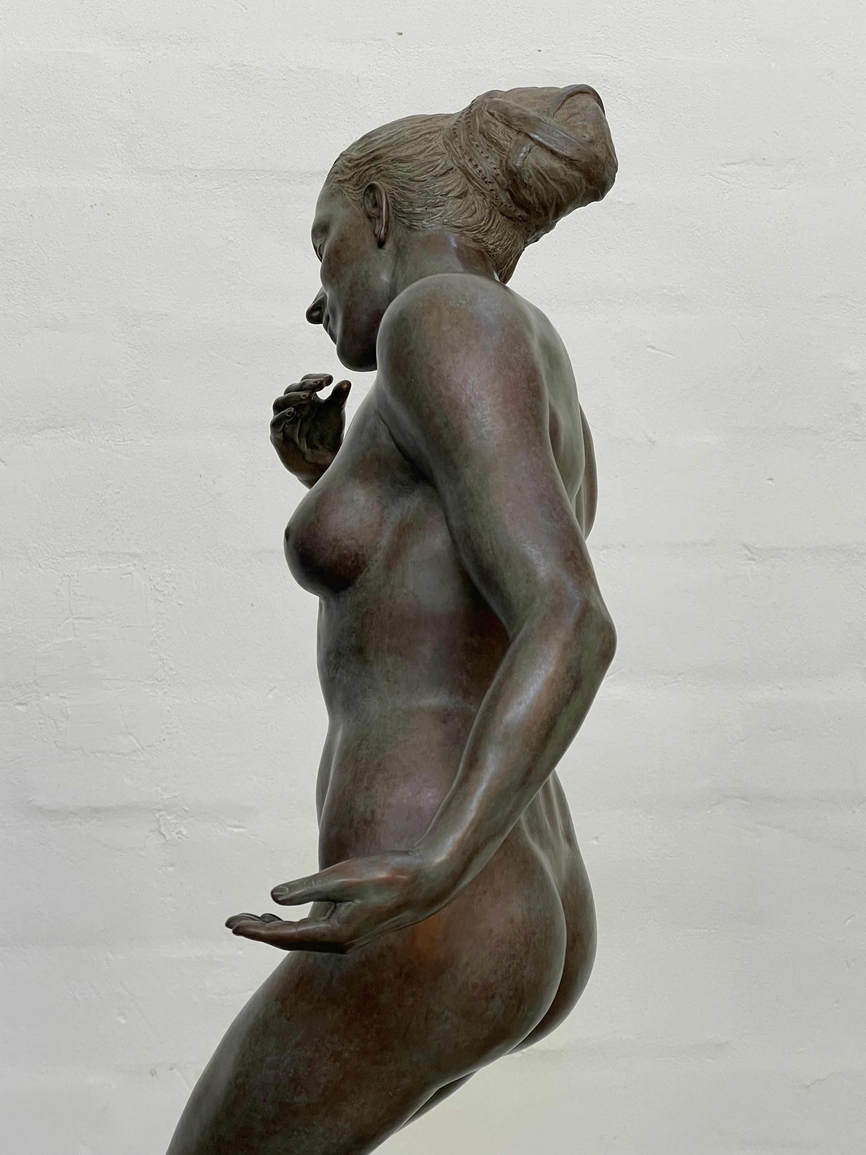 Abraccio Embrace Togetherness, Skulptur, Bronze-Aktfigur, Abraccio  Mythologie, auf Lager – Sculpture von Margot Homan