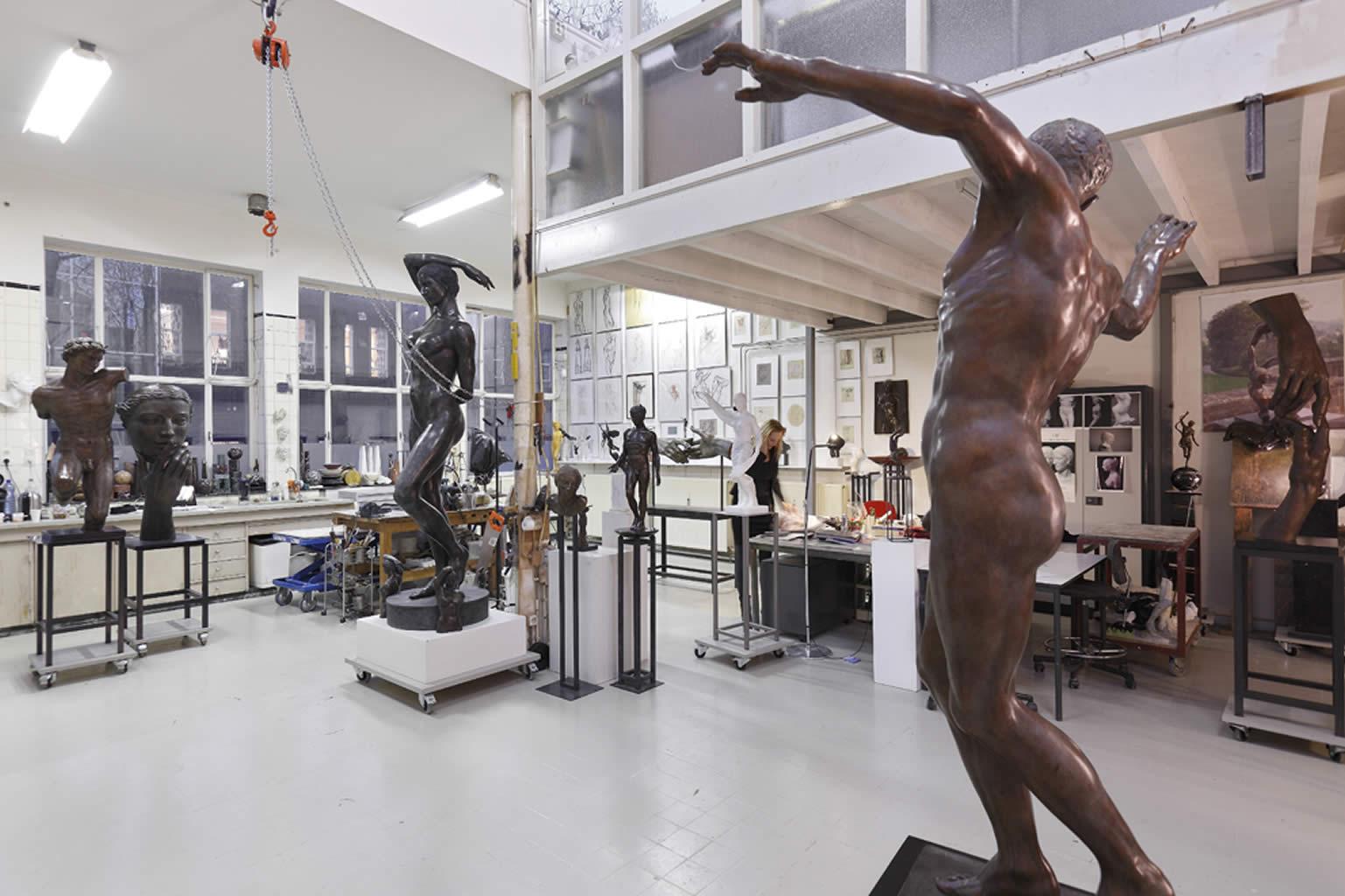 Danse Mystique Dance Mystic Bronzeskulptur Klassische zeitgenössische Skulptur (Zeitgenössisch), Sculpture, von Margot Homan