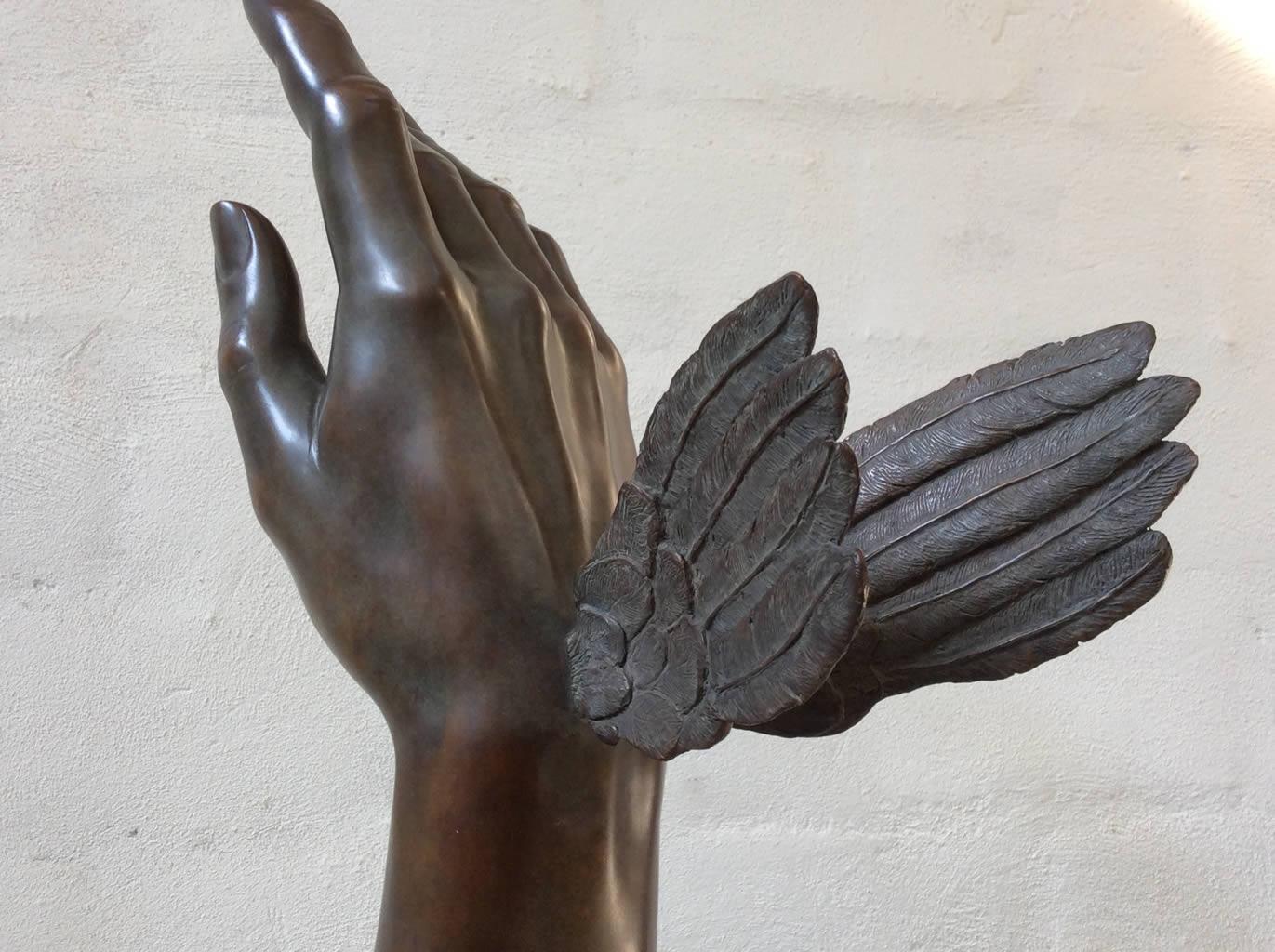 Gevleugelde Hand Winged Bronze Sculpture Contemporary Classic 

The sculptures of Margot Homan (1956, Oss, the Netherlands) show a perfect command of the old craft of modelling and sculpting, with which she continually develops an age old tradition.