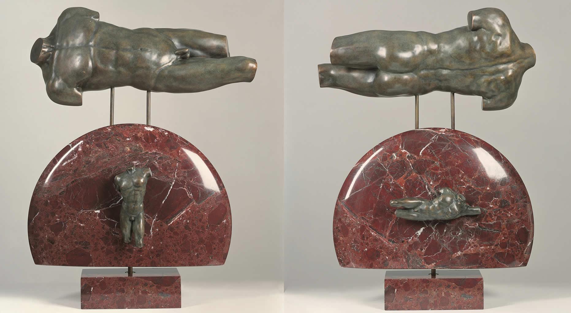 Keerkring Tropische Bronze-Skulptur Mythologie Klassisch Zeitgenössisch (Gold), Nude Sculpture, von Margot Homan