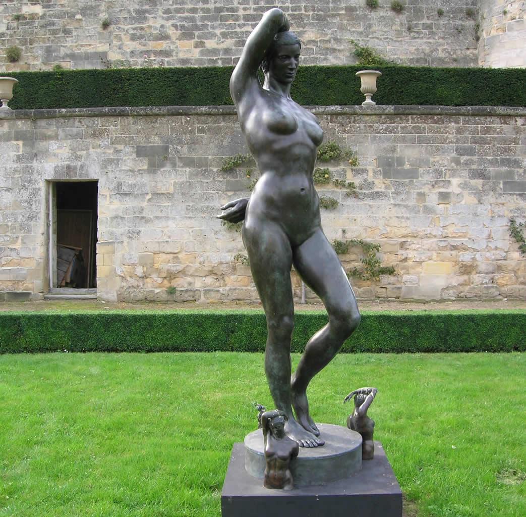 Last Heroic Season Bronze Sculpture Classic Contemporary Mythology

The sculptures of Margot Homan (1956, Oss, the Netherlands) show a perfect command of the old craft of modelling and sculpting, with which she continually develops an age old