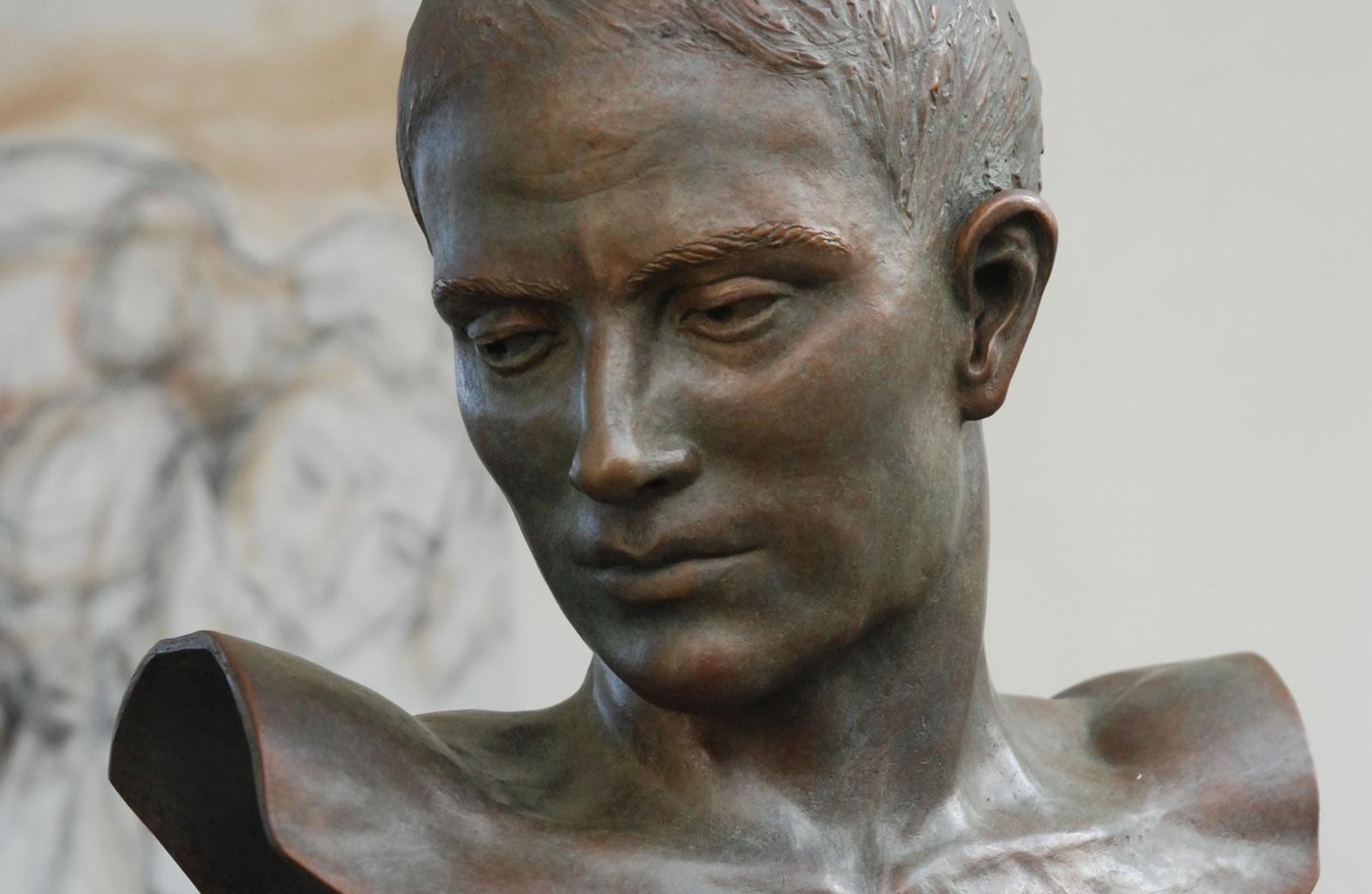 Mystiek Portret Retrato Místico Escultura de Bronce sobre Piedra Clásico Contemporáneo - Figurative Sculpture Oro de Margot Homan