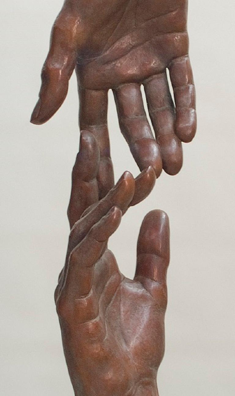 Origen de la Cuestión II Escultura de Bronce Manos Mitología Clásica Contemporánea - Sculpture de Margot Homan