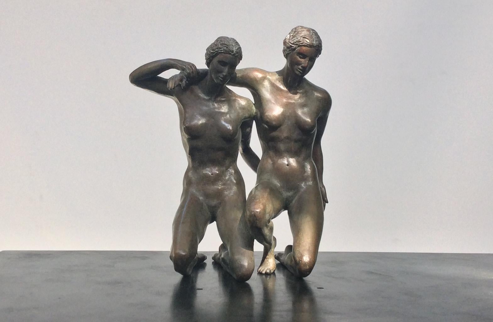 Figurative Sculpture Margot Homan - Sisterhood Bronze Sculpture Figurative Contemporaine Classique Mythologie