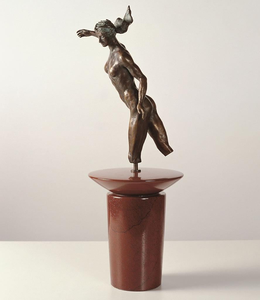 Was Bleibet Aber Stiften die Dichter - Sculpture en bronze - Poème classique contemporain - Or Figurative Sculpture par Margot Homan