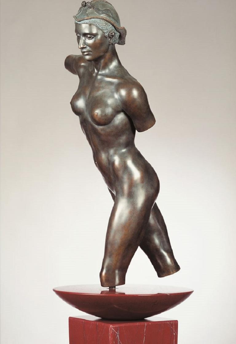 Margot Homan Figurative Sculpture – Was Bleibet Aber Stiften die Dichter, Bronzeskulptur, klassisches zeitgenössisches Gedicht
