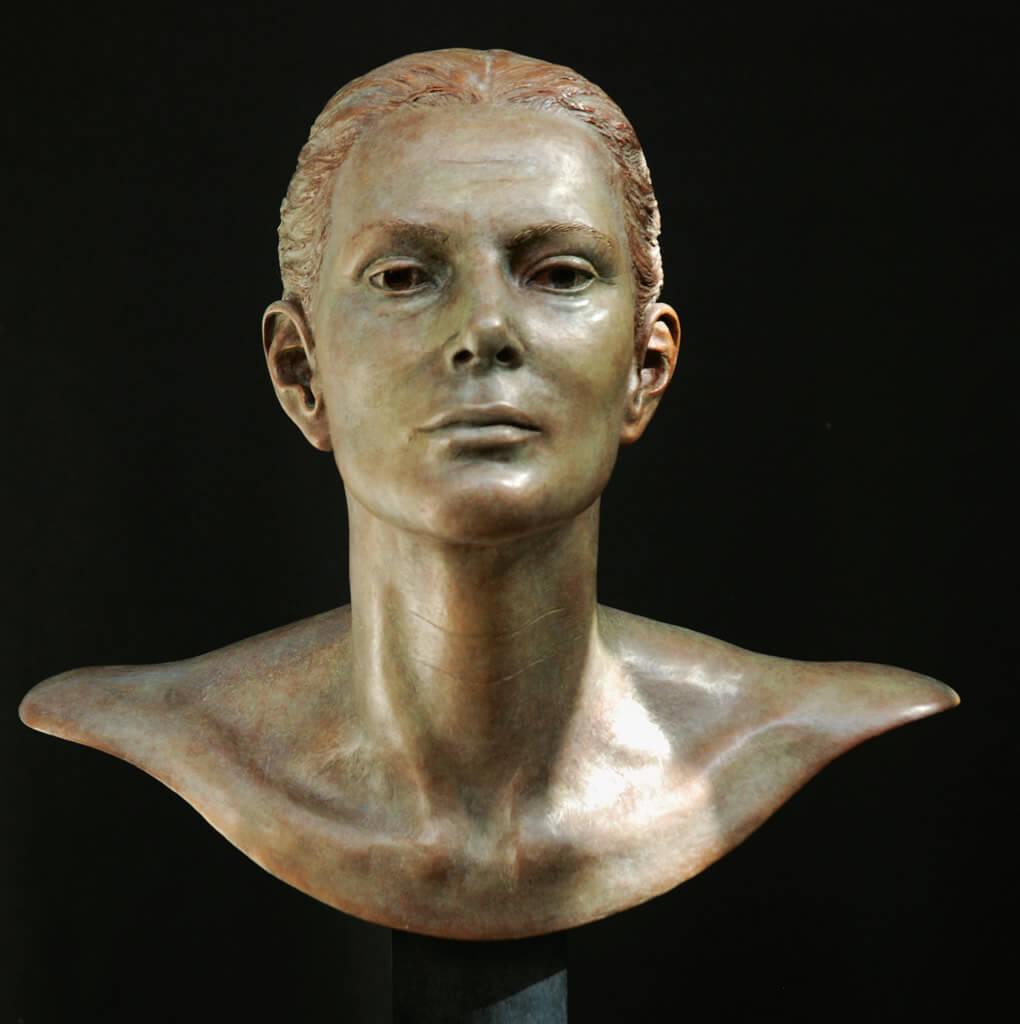 Who needs Wings Bronze Sculpture Mythology Classic Contemporary Female Portrait

The sculptures of Margot Homan (1956, Oss, the Netherlands) show a perfect command of the old craft of modelling and sculpting, with which she continually develops an