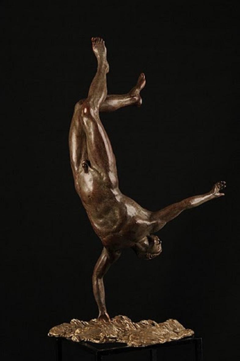 Zenith Sculpture en bronze - Figure masculine nue classique et contemporaine de mythologie en vente 3