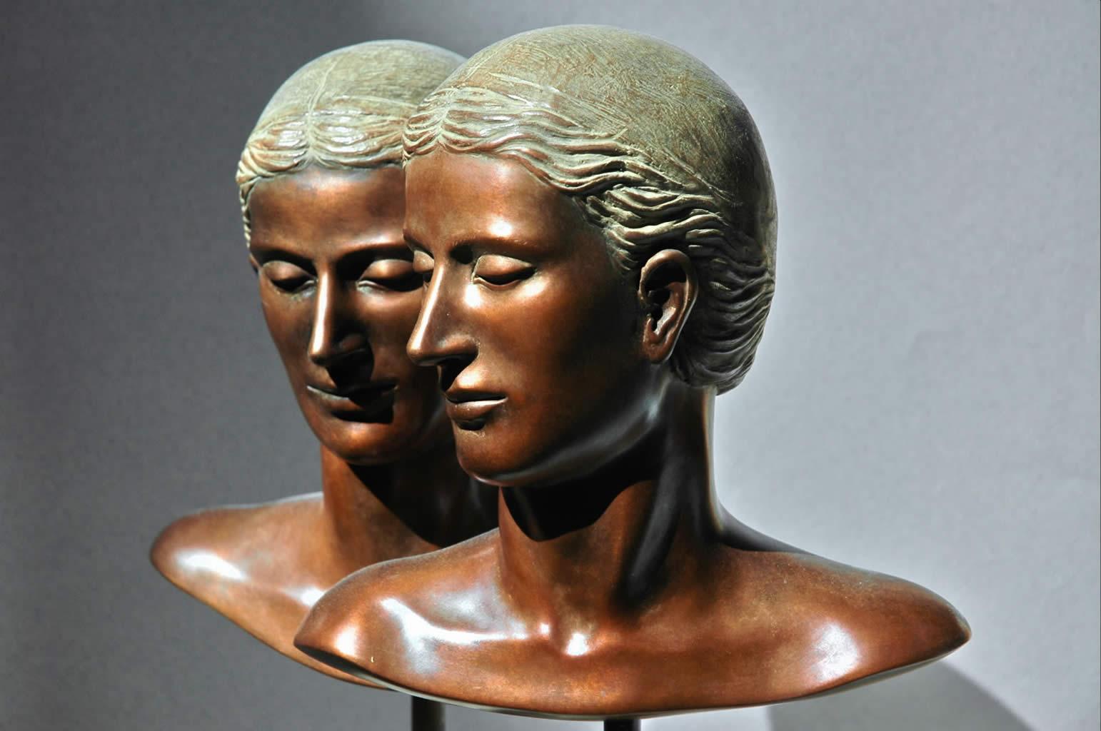 Margot Homan Figurative Sculpture - Zielsverwantschap Soulmates Bronze Sculpture Heads Portrait Female Mythology 