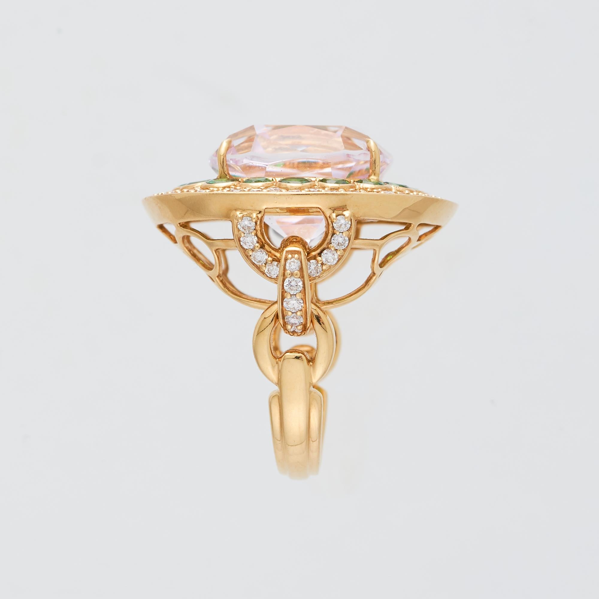 Margot McKinney 18K Gold Ring 1 Rosa 23,43 Karat Kunzit, Tsavorit, weiße Diamanten im Zustand „Neu“ im Angebot in Brisbane AU , Queensland