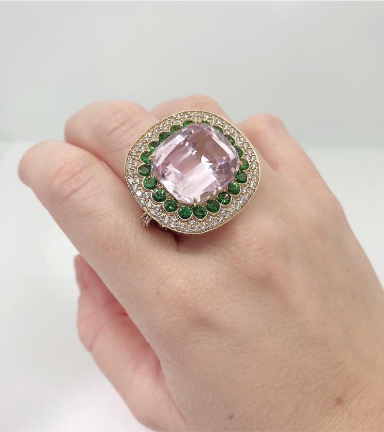 Women's Margot McKinney 18K Gold Ring 1 Pink 23.43Ct Kunzite, Tsavorites, White Diamonds For Sale