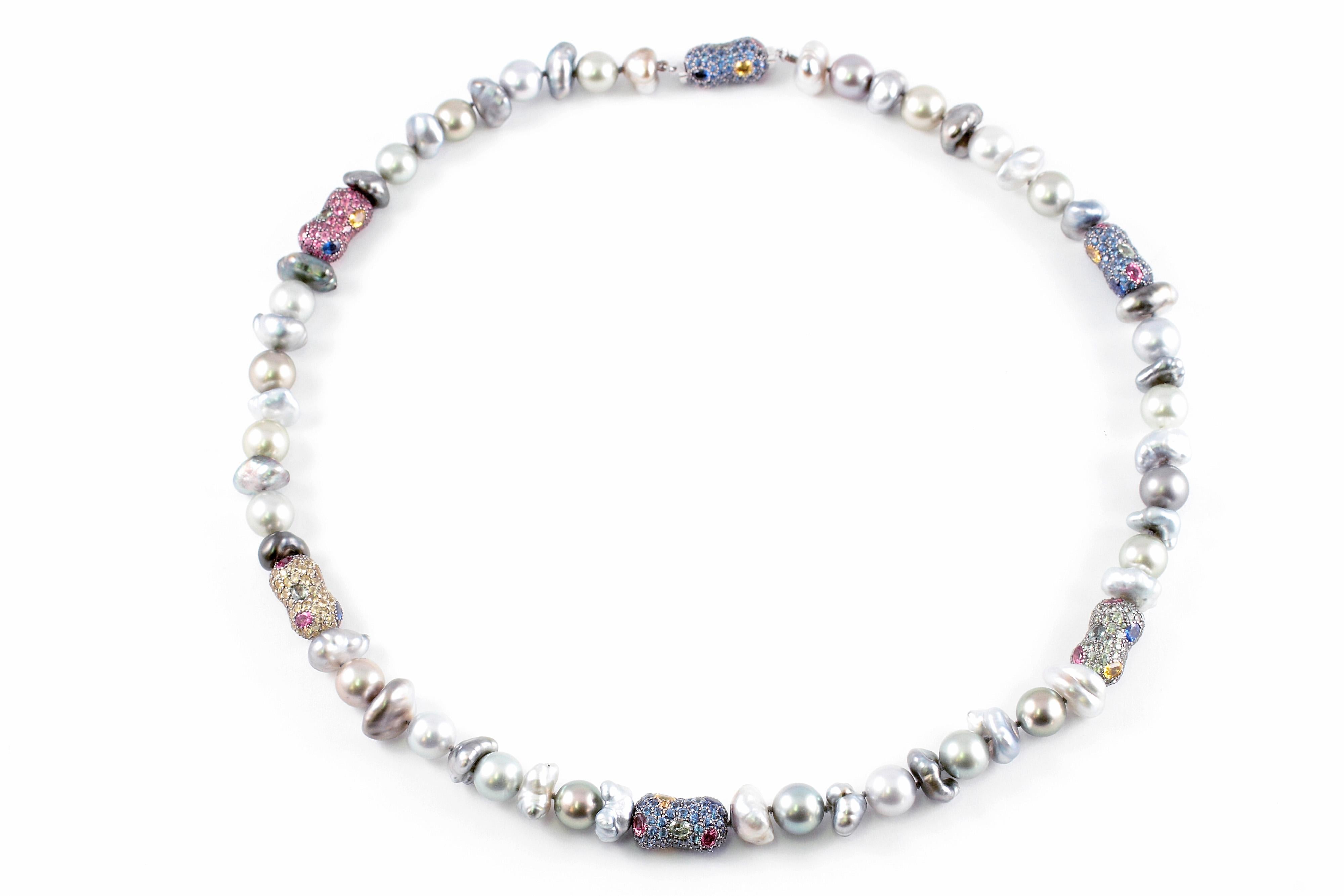 Margot McKinney „Tribal Chic Collection“ Halskette mit Perlen, Saphiren und Turmalinen für Damen oder Herren im Angebot