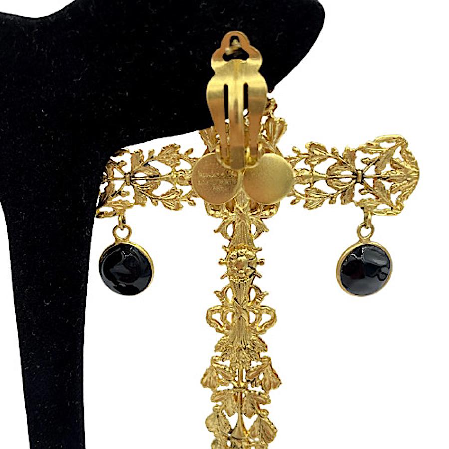 MARGUERITE DE VALOIS Black Pendant Cross Studs Earrings In Excellent Condition For Sale In Paris, FR