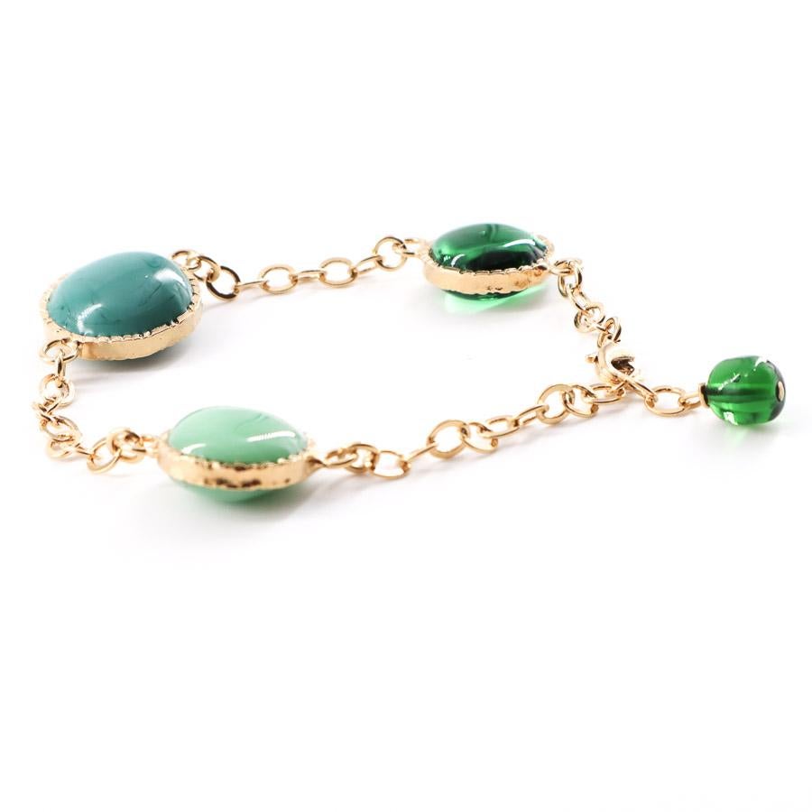 Lovely bracelet handmade by French artisans from the Maison Marguerite de Valois. The latter has served, for several decades, the world's greatest creators. All her know-how lies in the work of molten glass as she shows us here with this chain