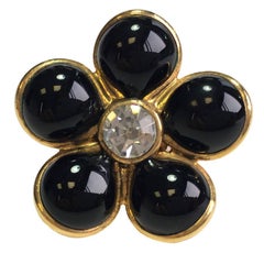 MARGUERITE DE VALOIS Anillo Flor de vidrio fundido negro con una piedra strass