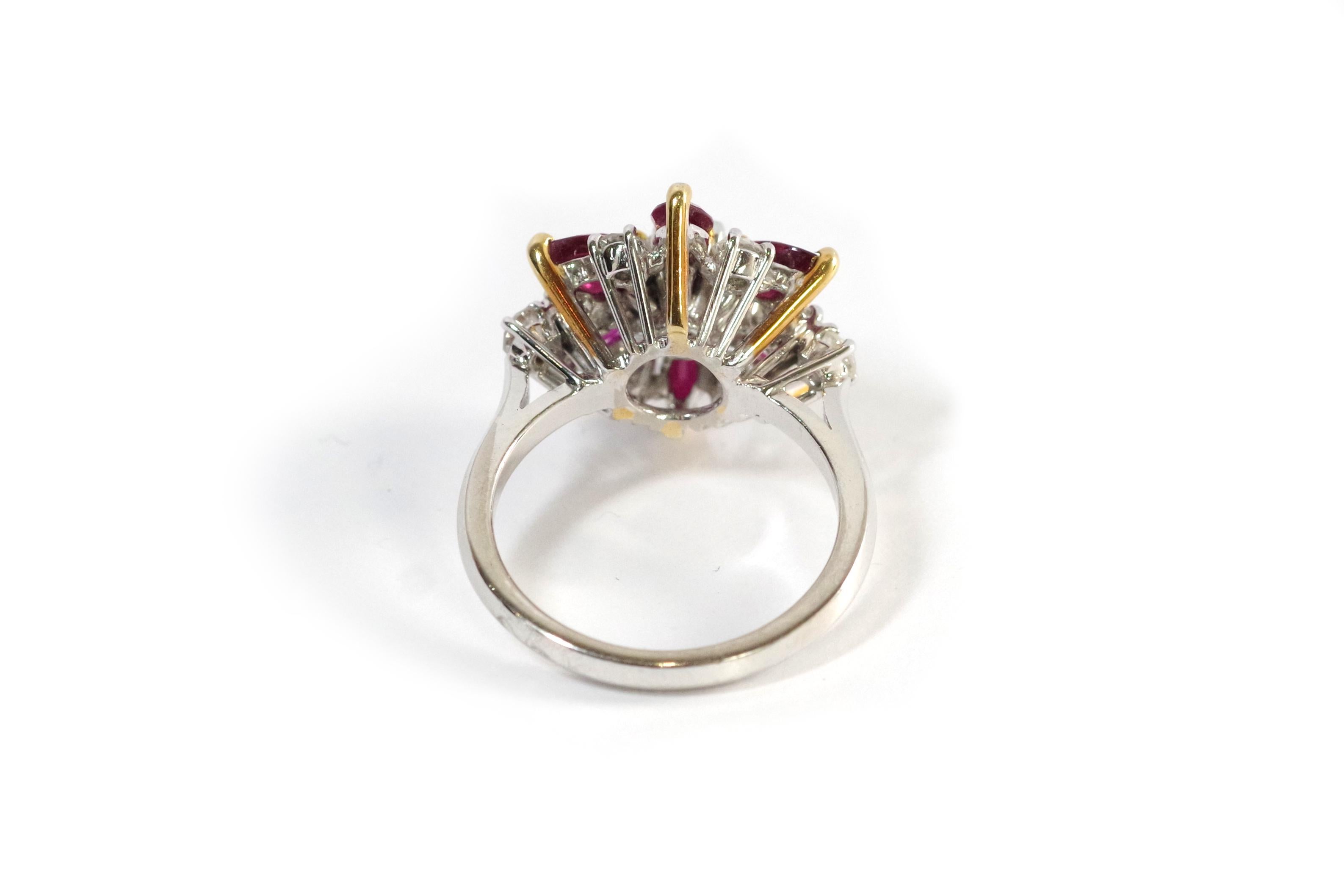 Marguerite diamond ruby ring in 18-karat white gold In Fair Condition For Sale In PARIS, FR