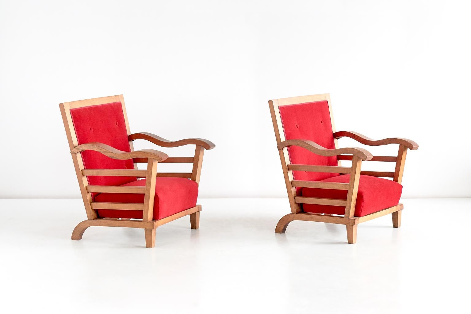 Mid-Century Modern Paire de fauteuils Marguerite Dubuisson en chêne et orme, France, 1947 en vente