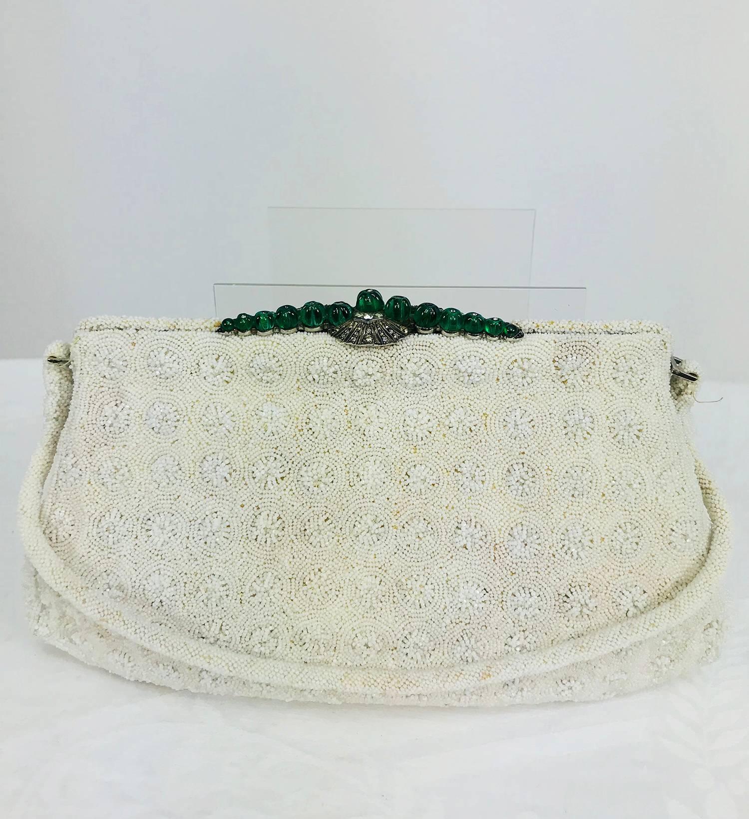 Weiße Abendtasche mit Perlenbesatz von Marguerite Fresse Paris mit Juwelenrahmen im Zustand „Gut“ im Angebot in West Palm Beach, FL