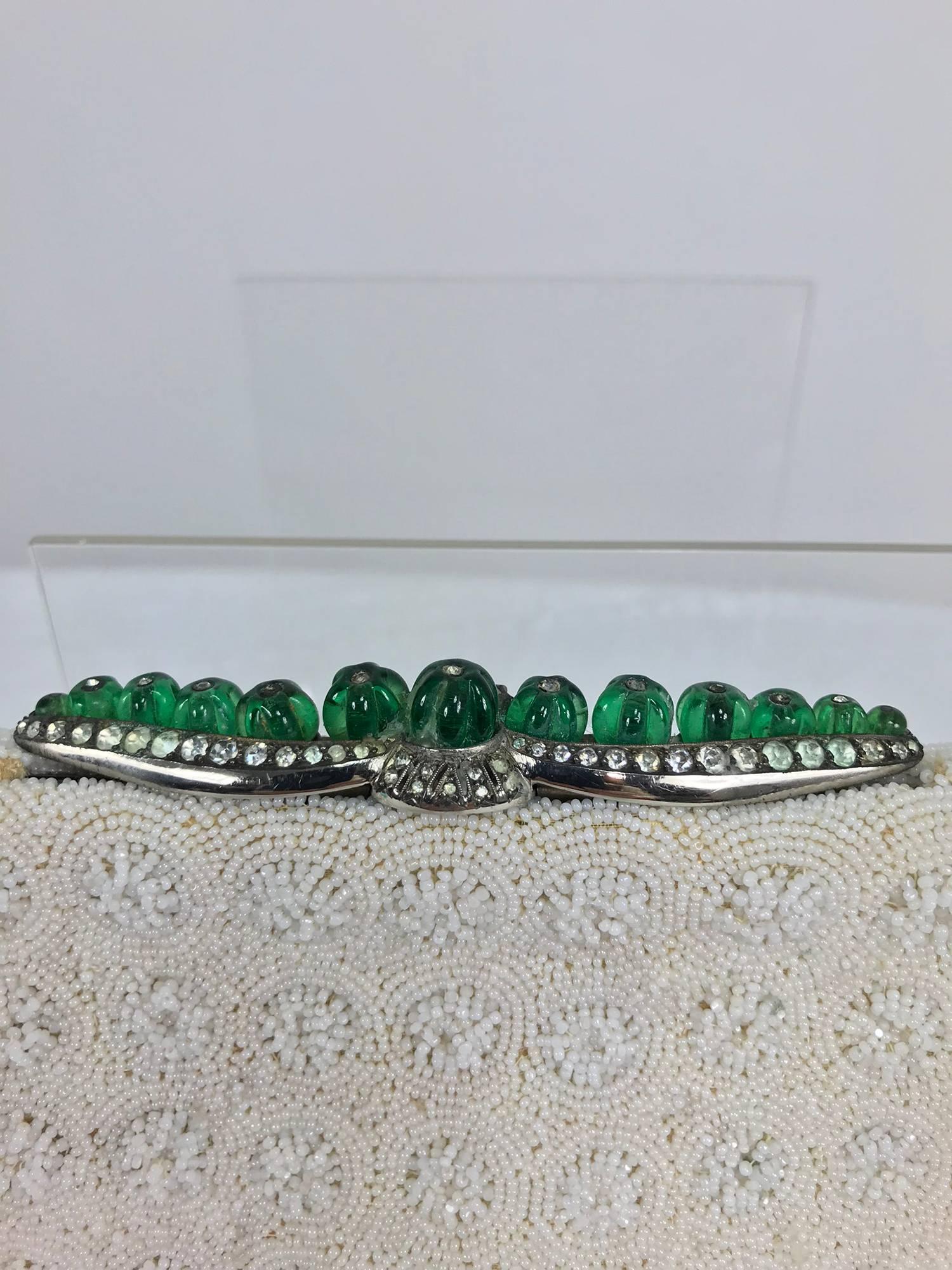 Weiße Abendtasche mit Perlenbesatz von Marguerite Fresse Paris mit Juwelenrahmen im Angebot 2
