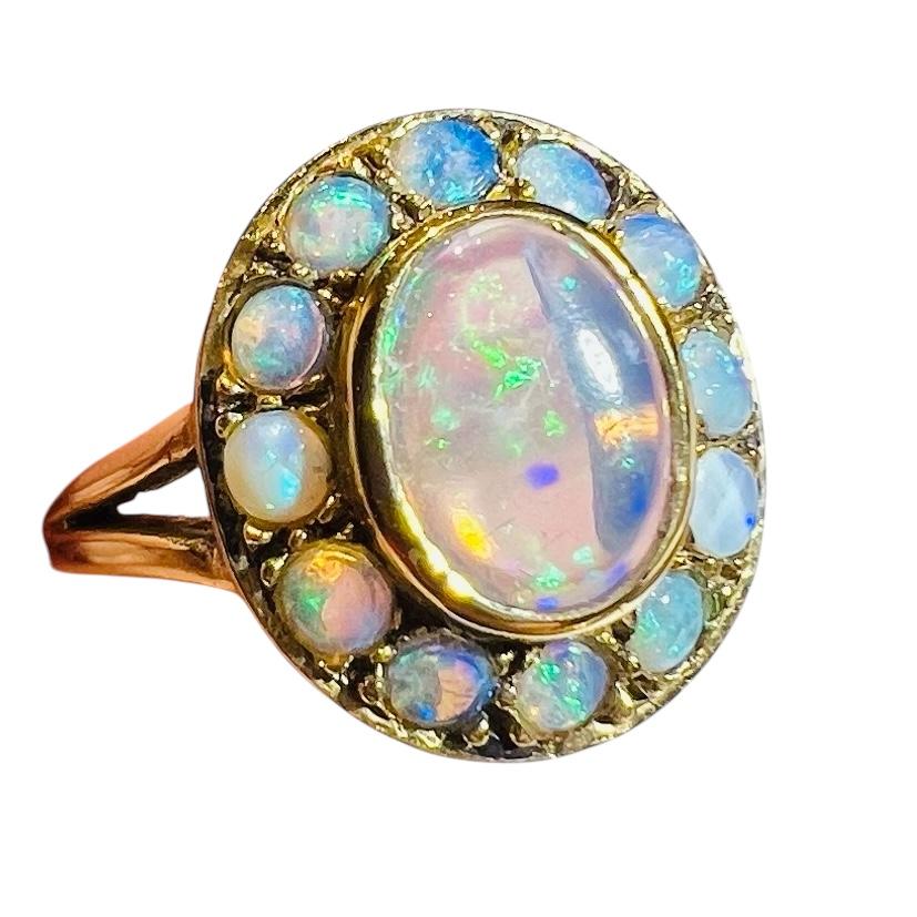 Art Deco Marguerite Ring, Retro, 18 Carat Yellow Gold, Opals, Napoleon III Style, Circa 1 For Sale