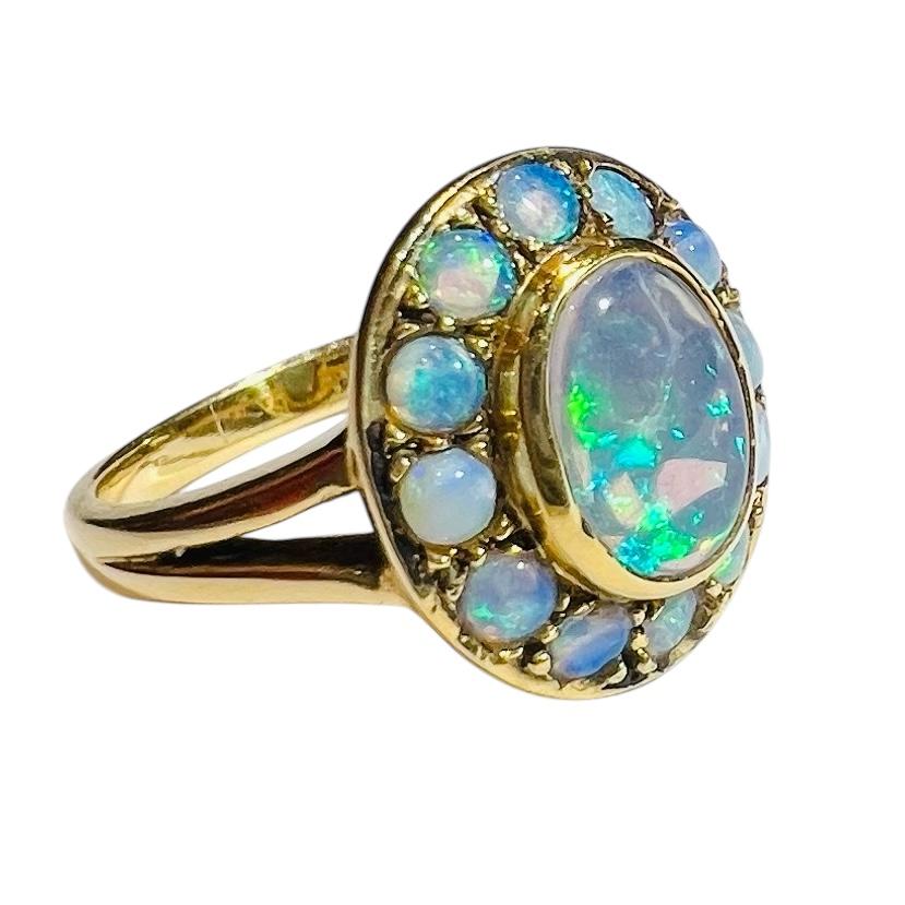 Marguerite Ring, Retro, 18 Carat Yellow Gold, Opals, Napoleon III Style, Circa 1 For Sale 1