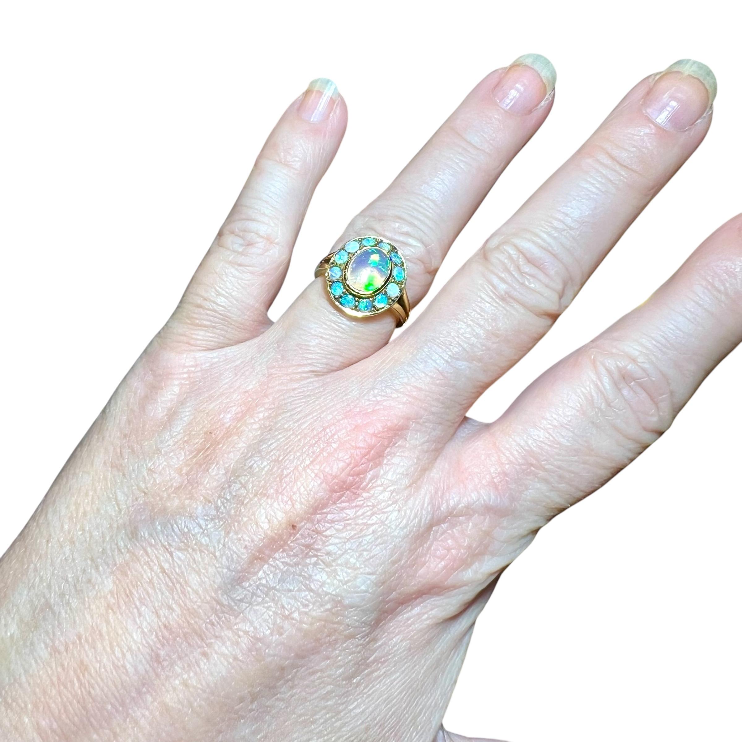 Marguerite Ring, Retro, 18 Carat Yellow Gold, Opals, Napoleon III Style, Circa 1 For Sale 2
