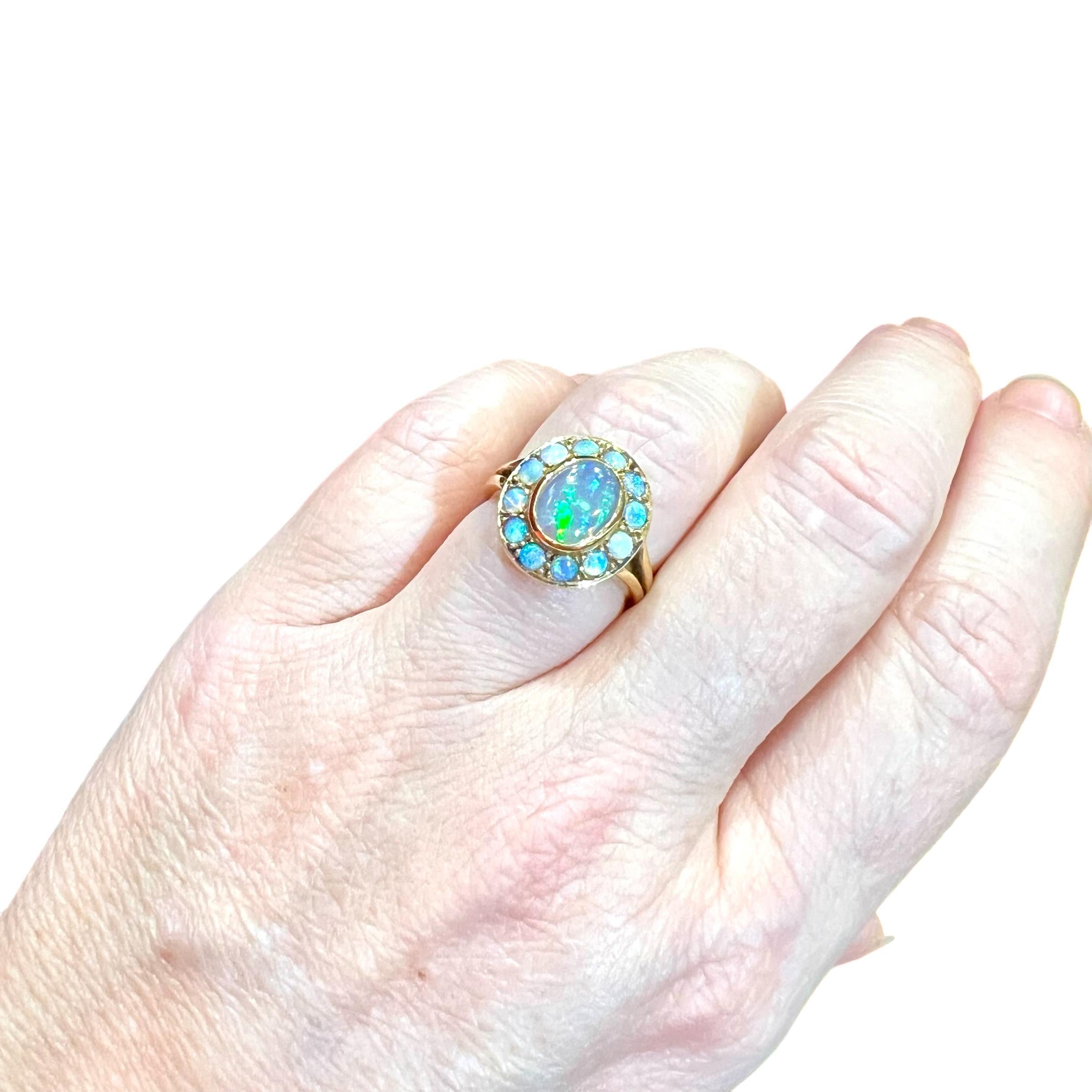 Marguerite Ring, Retro, 18 Carat Yellow Gold, Opals, Napoleon III Style, Circa 1 For Sale 3