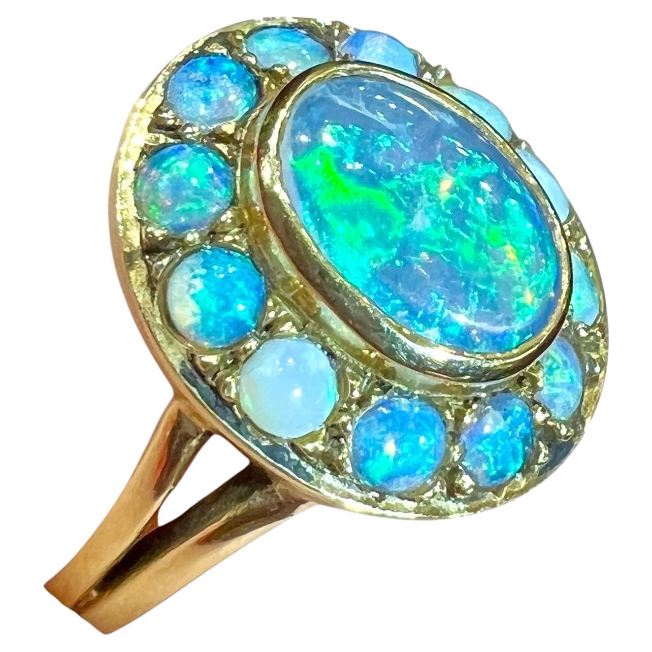 Marguerite Ring, Retro, 18 Carat Yellow Gold, Opals, Napoleon III Style, Circa 1 For Sale