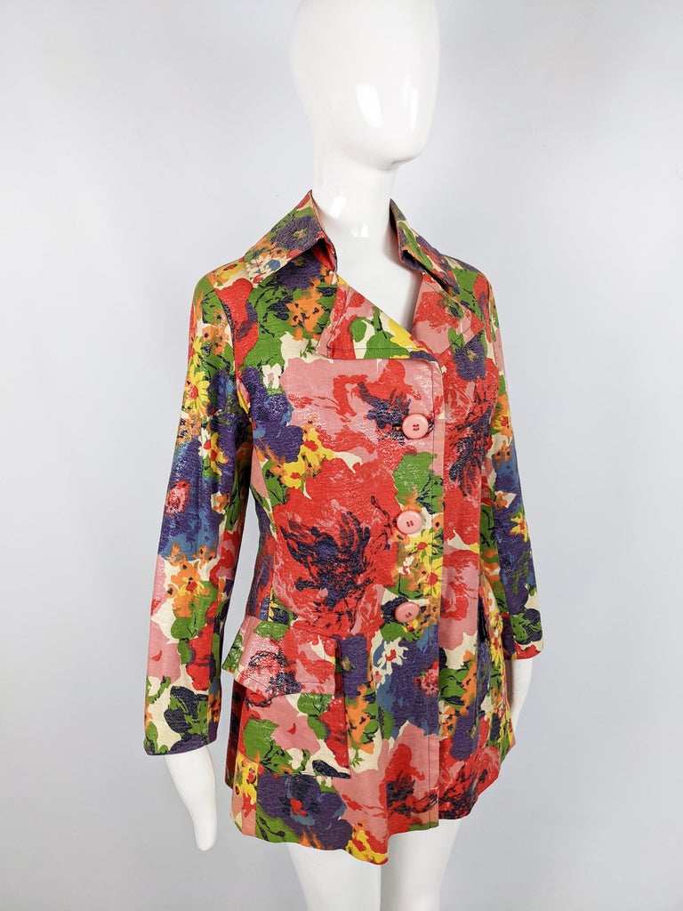 Marguerite Rubel Vintage 60s Vibrant Shiny Flower Print Womens Coat, 1960s For Sale 1