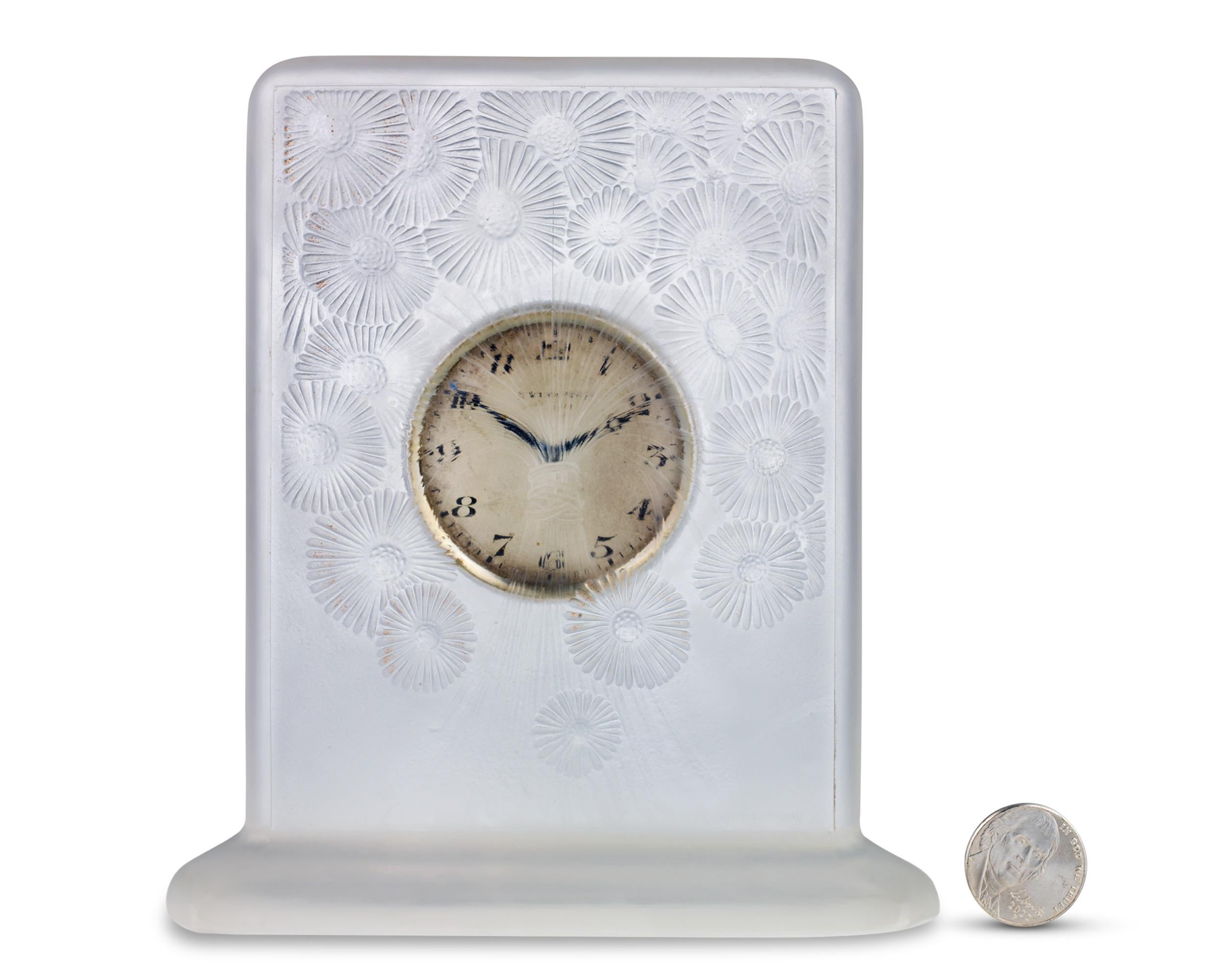 French Marguerites Frosted Glass Clock By René Lalique For Sale
