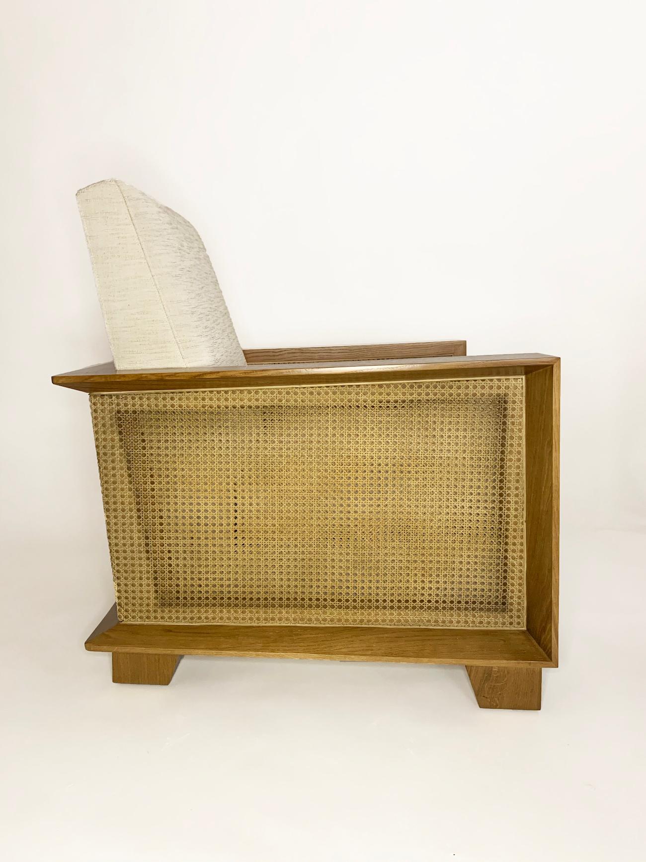 Le fauteuil Marhaba, conçu par Maxime Old, se caractérise par l'utilisation de matériaux vivants. Il était  présenté au Salon des Artistes Décorateurs en 1952. En 1953, le modèle a été utilisé pour le bar situé au rez-de-chaussée de l'hôtel Marhaba